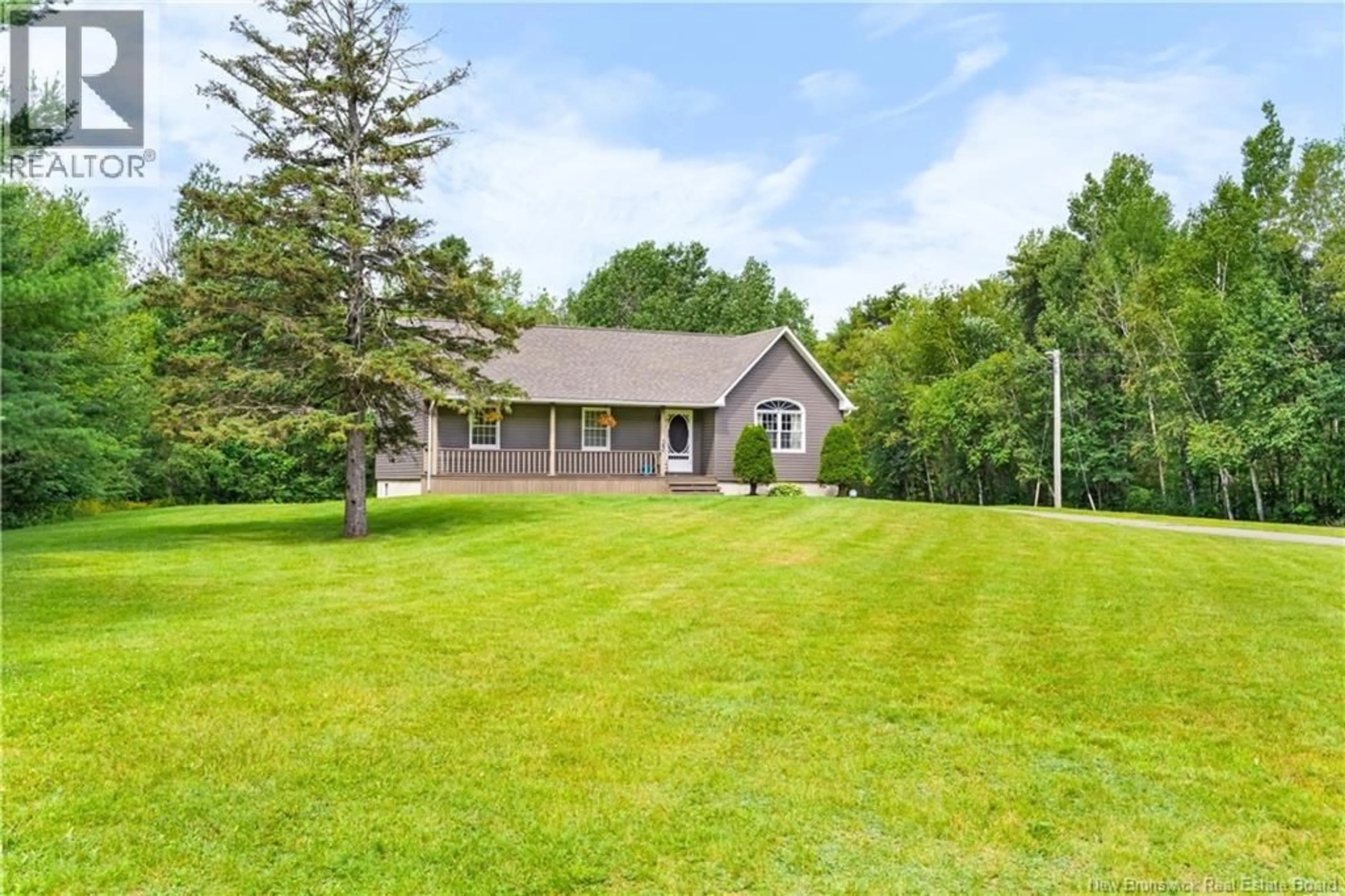 A pic from outside/outdoor area/front of a property/back of a property/a pic from drone, water/lake/river/ocean view for 39 POINTE DES GEORGES, Aldouane New Brunswick E4W5H5