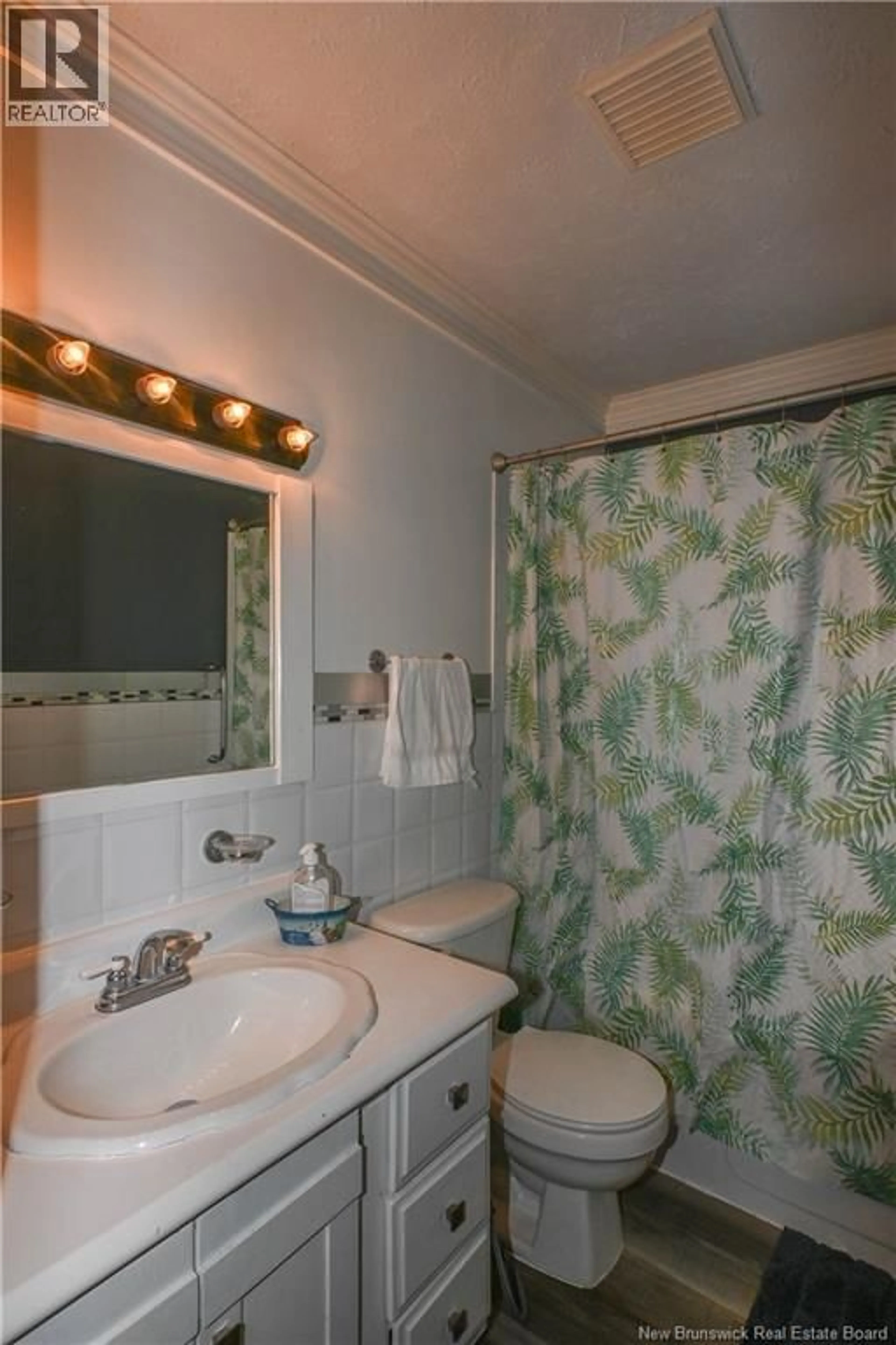 Standard bathroom, unknown for 163 DES PEUPLIERS STREET, Shippagan New Brunswick E8S1J7