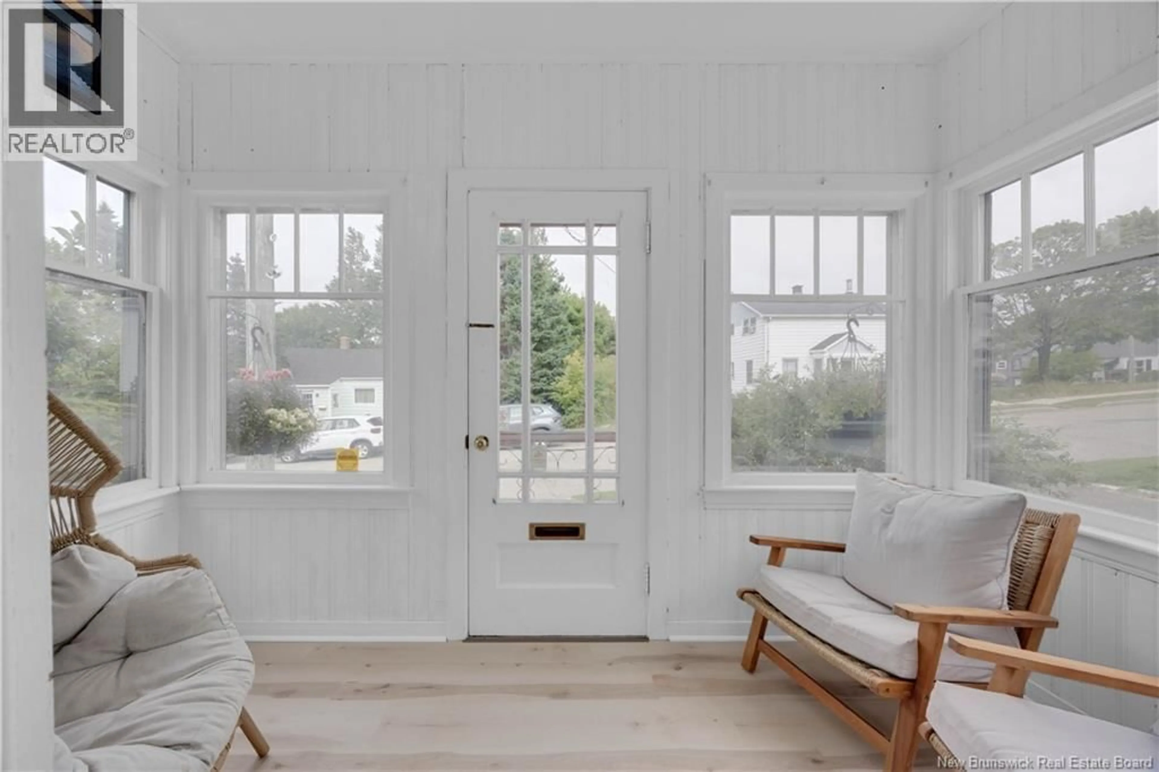 Indoor entryway for 98 EDITH AVENUE, Saint John New Brunswick E2J1P7