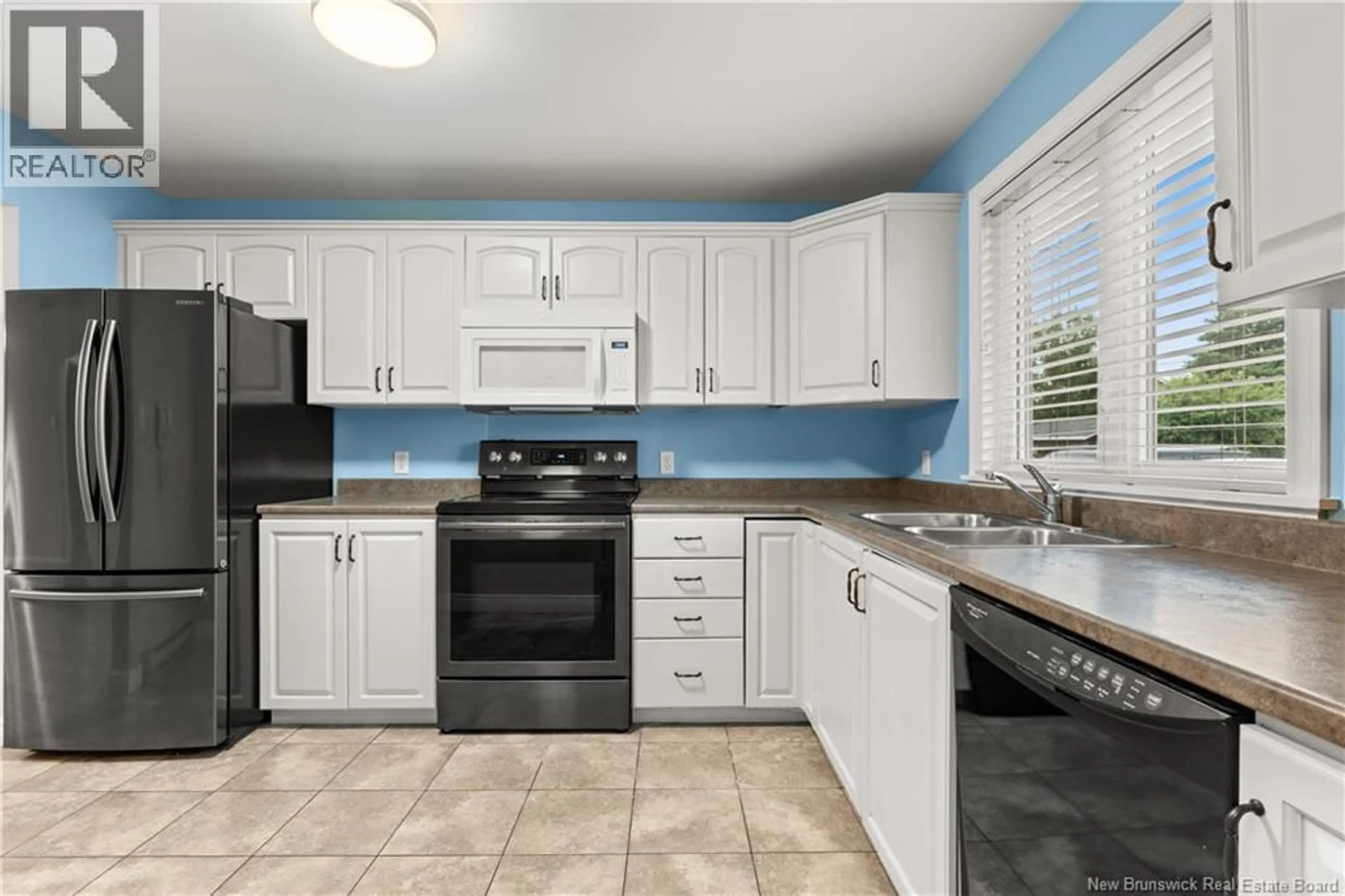 Standard kitchen, ceramic/tile floor for 116 - 208 VIRGINIA, Dieppe New Brunswick E1A6R7