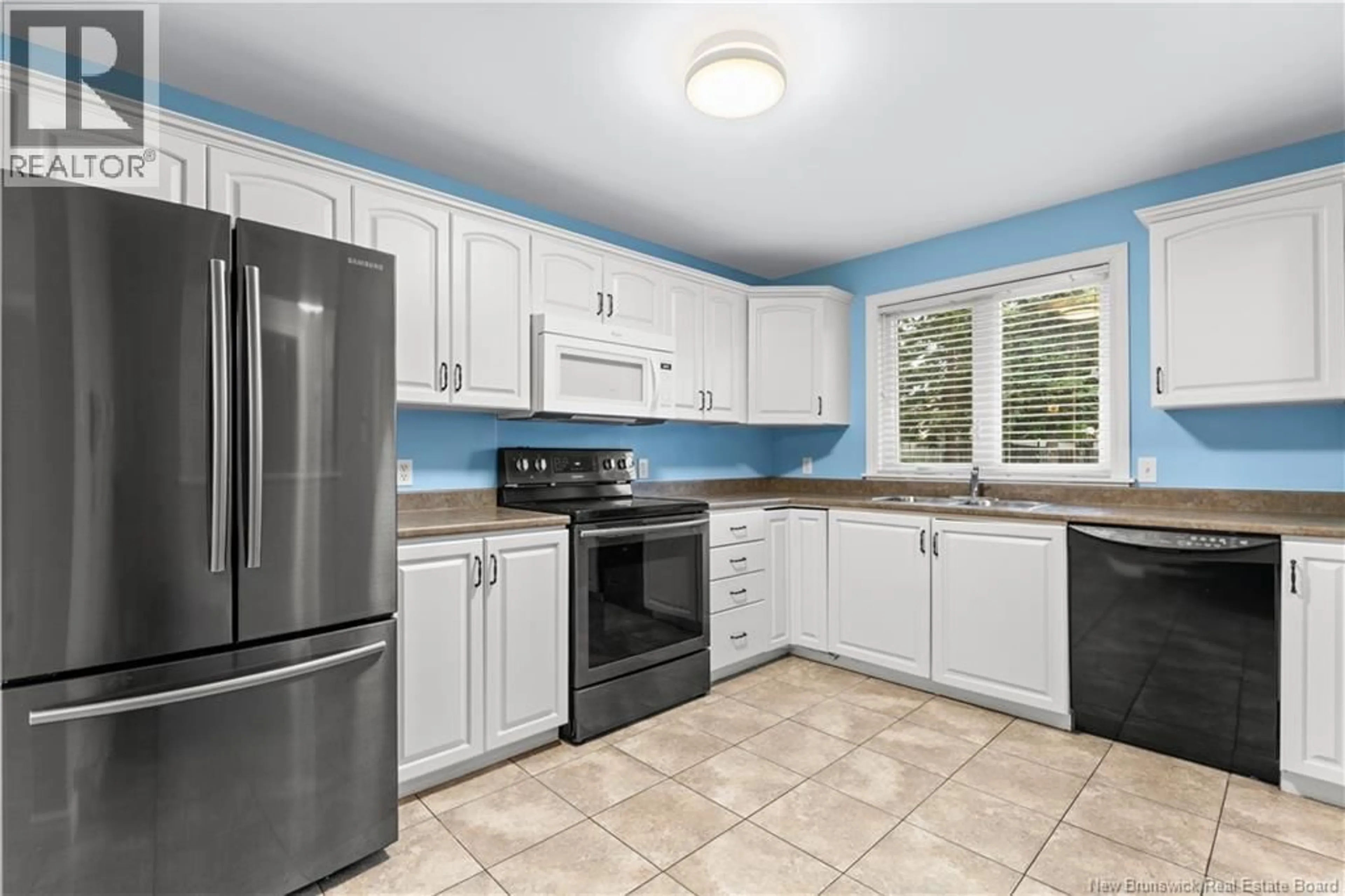 Standard kitchen, ceramic/tile floor for 116 - 208 VIRGINIA, Dieppe New Brunswick E1A6R7