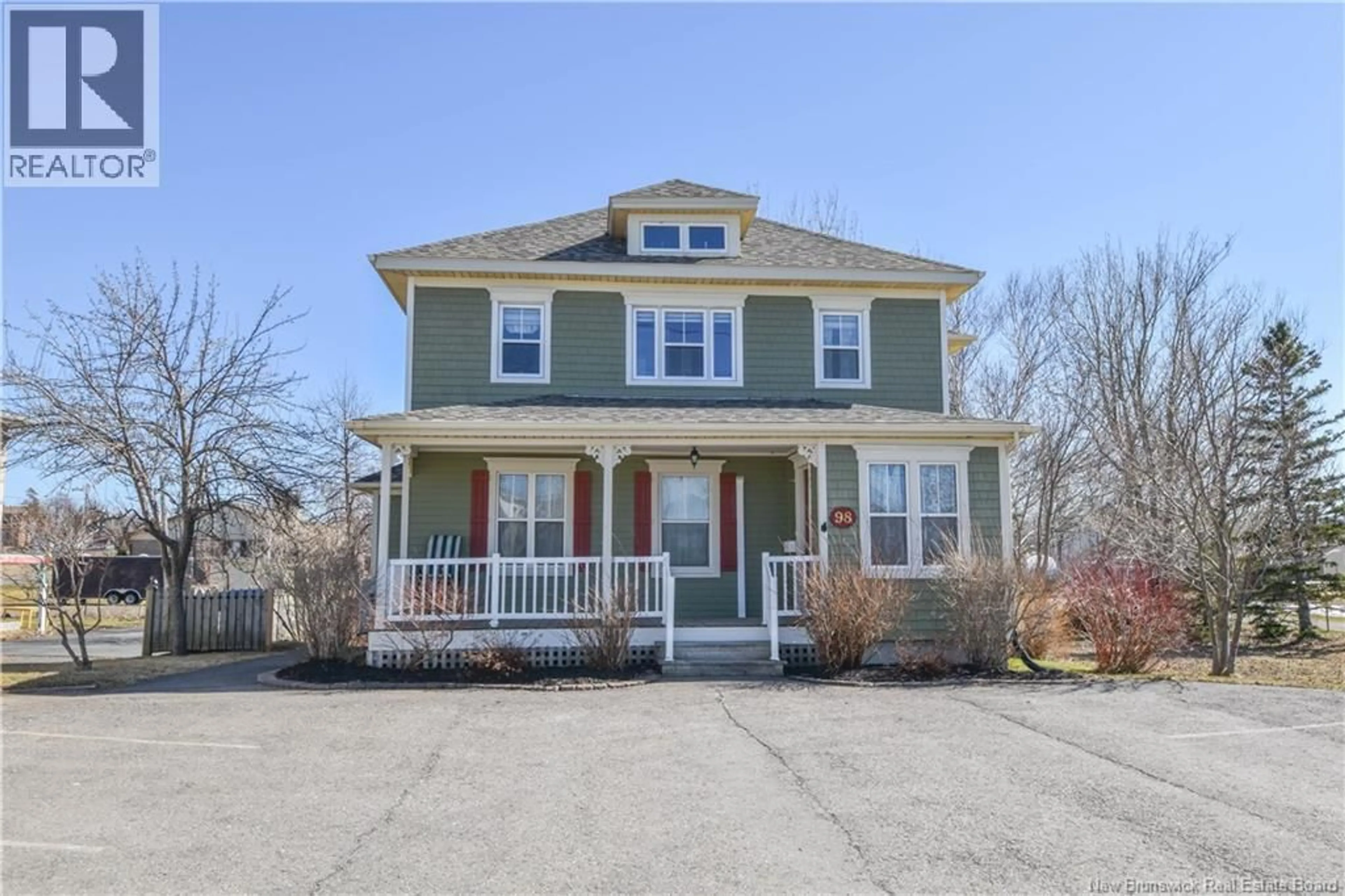 Home with vinyl exterior material, street for 98 SAINT-PIERRE BOULEVARD, Caraquet New Brunswick E1W1B6