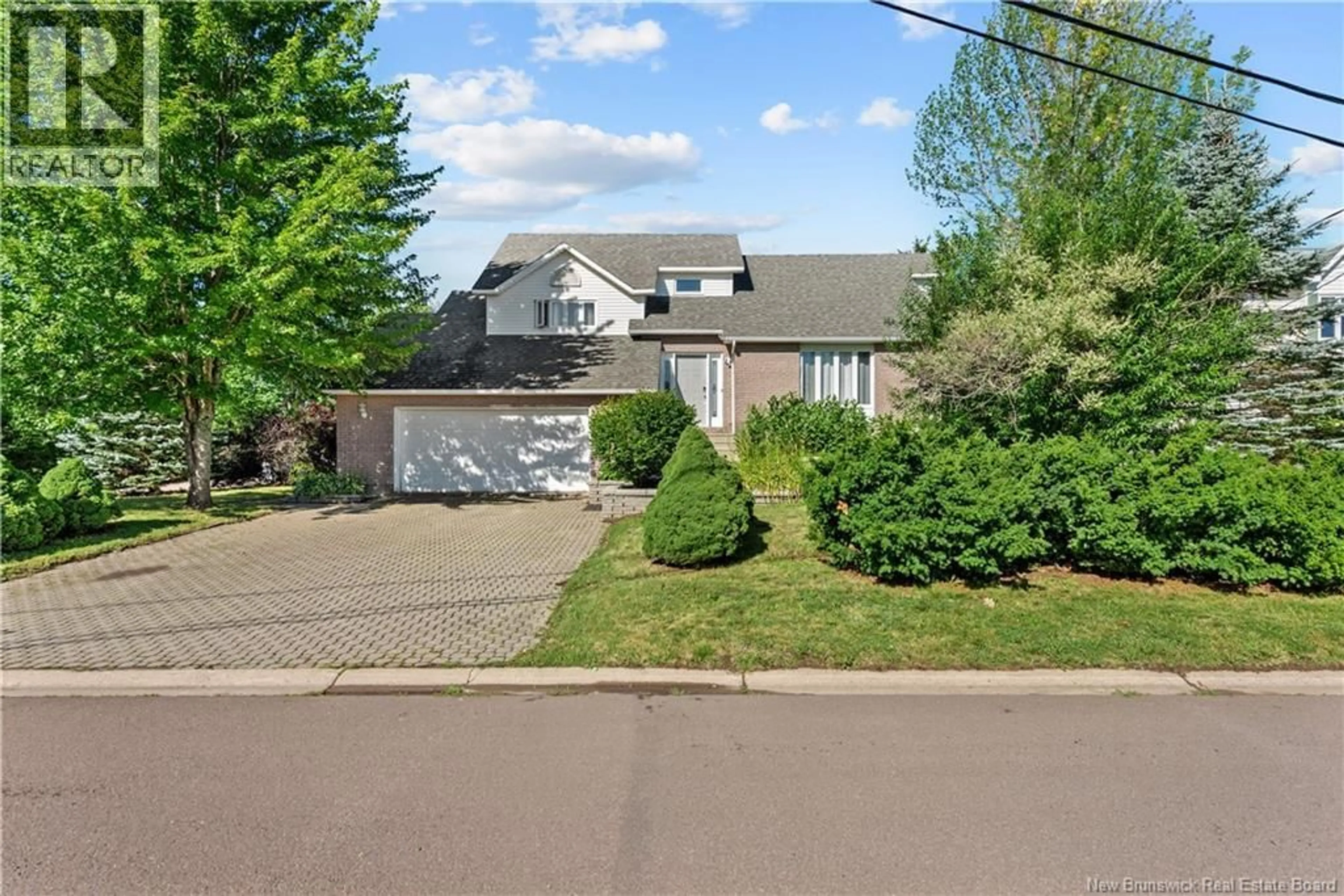 A pic from outside/outdoor area/front of a property/back of a property/a pic from drone, street for 315 BELLIVEAU, Dieppe New Brunswick E1A6T5