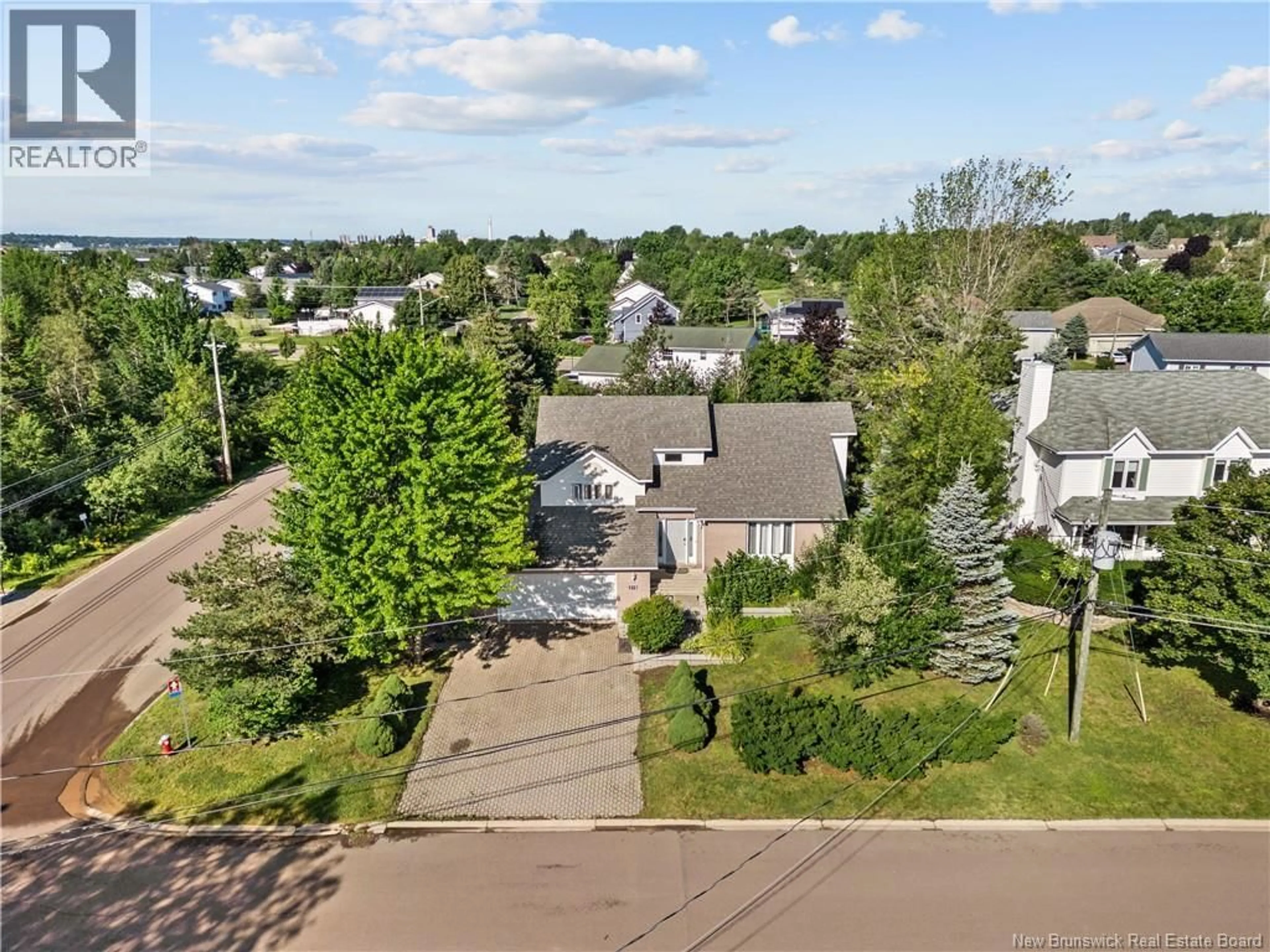 A pic from outside/outdoor area/front of a property/back of a property/a pic from drone, street for 315 BELLIVEAU, Dieppe New Brunswick E1A6T5