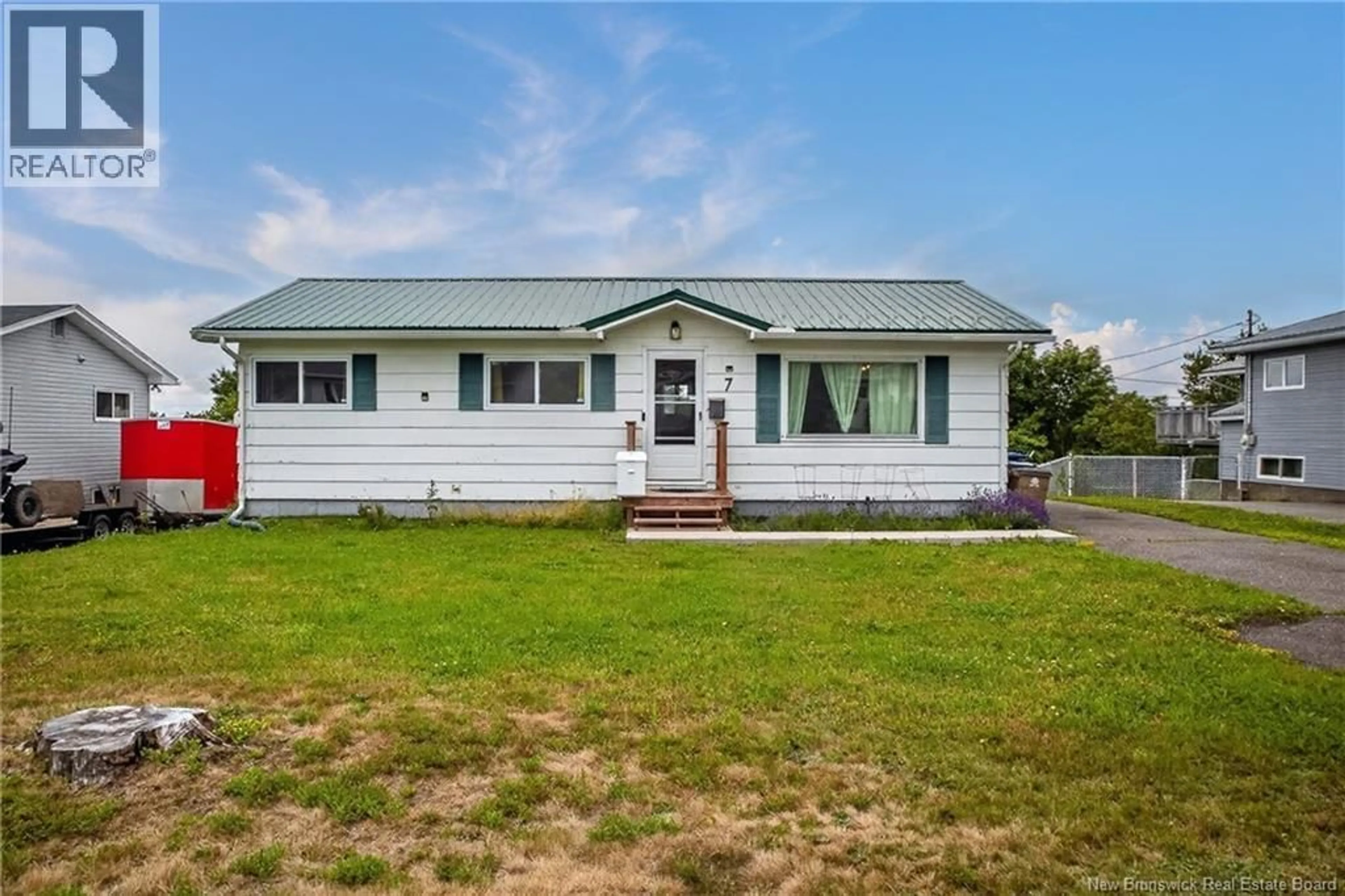 Home with vinyl exterior material, building for 7 KELTON STREET, Saint John New Brunswick E2J3A8