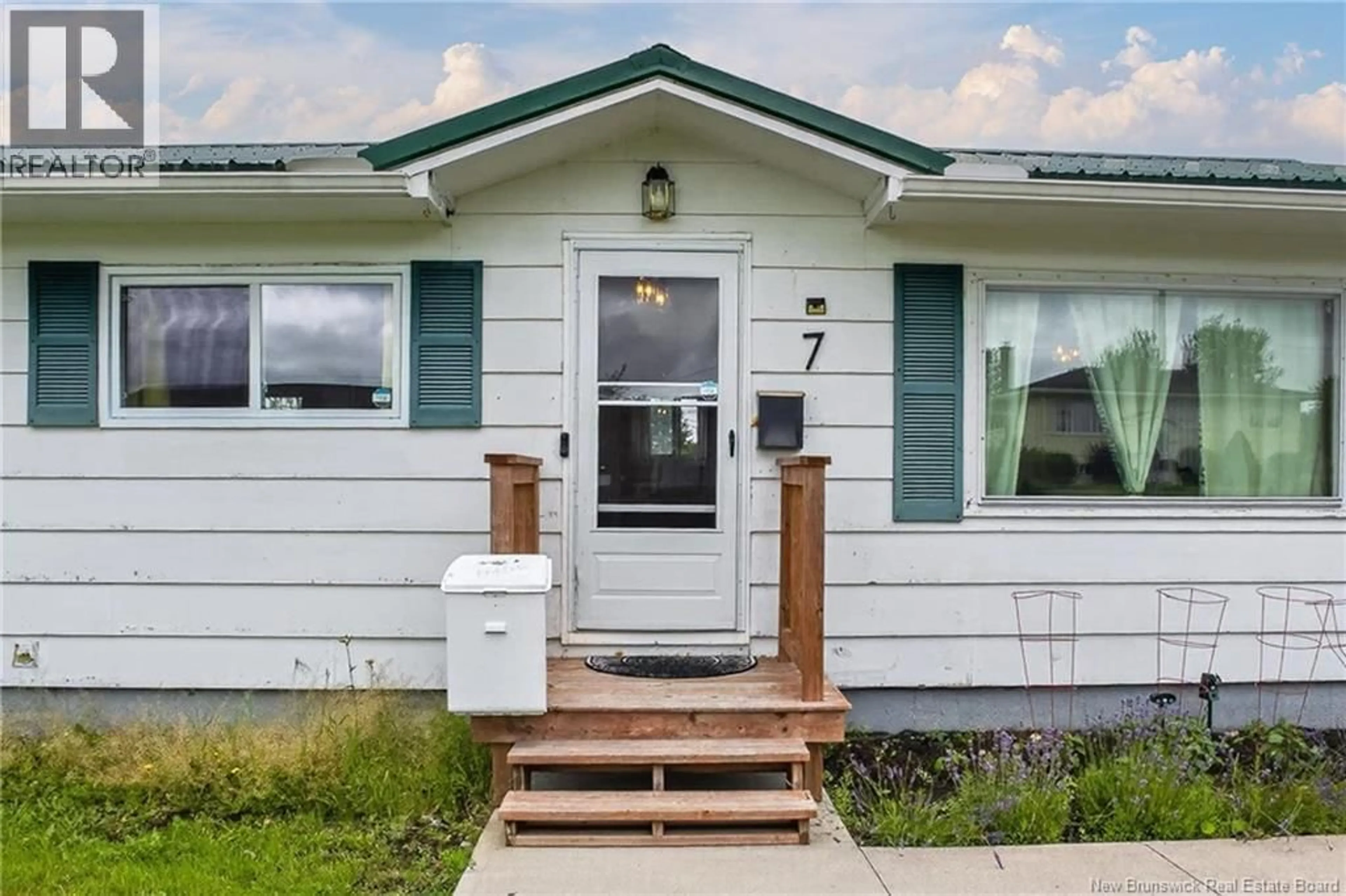 Home with vinyl exterior material, street for 7 KELTON STREET, Saint John New Brunswick E2J3A8