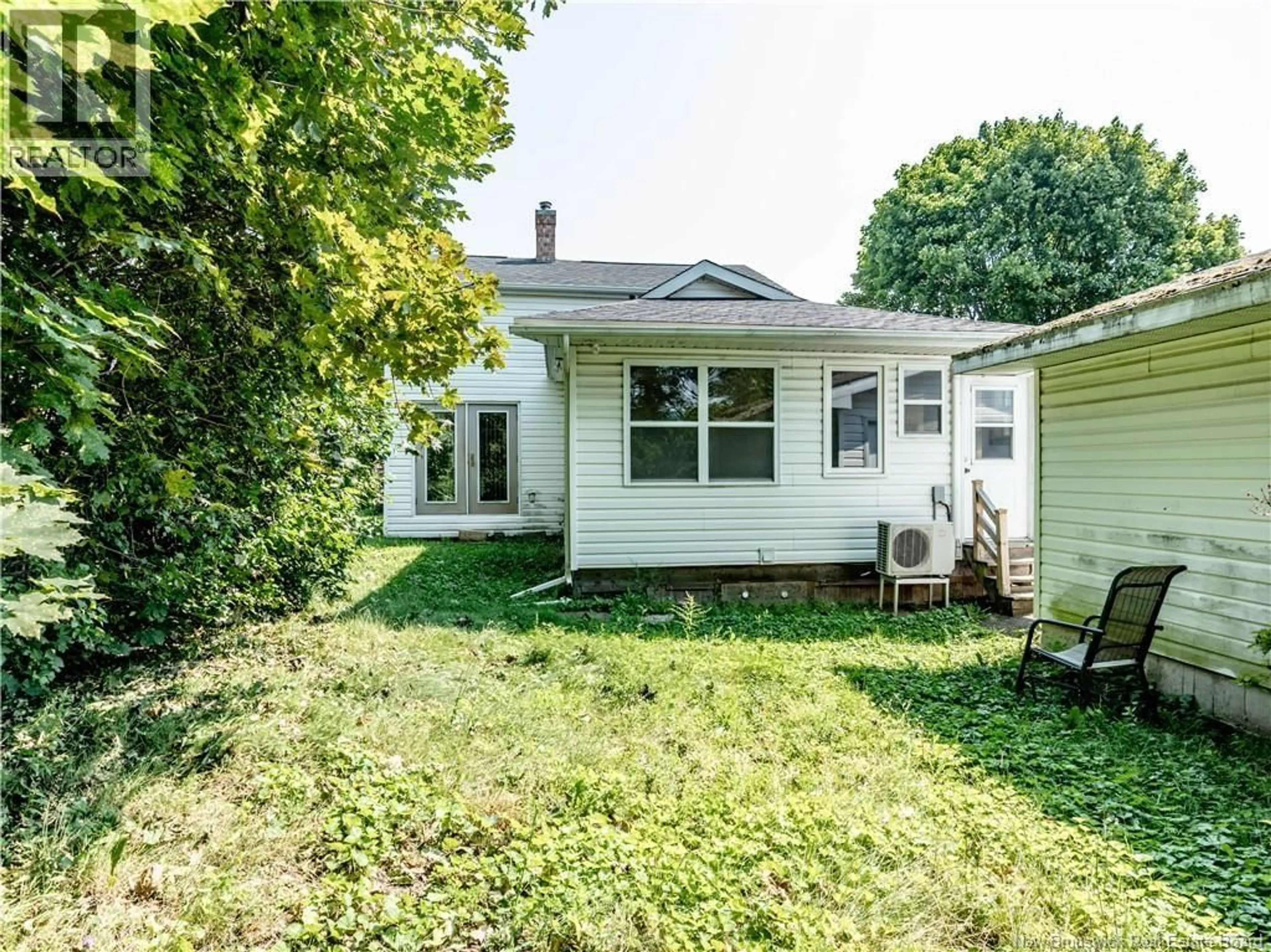 A pic from outside/outdoor area/front of a property/back of a property/a pic from drone, street for 662 EVANGELINE, Dieppe New Brunswick E1A1Z7