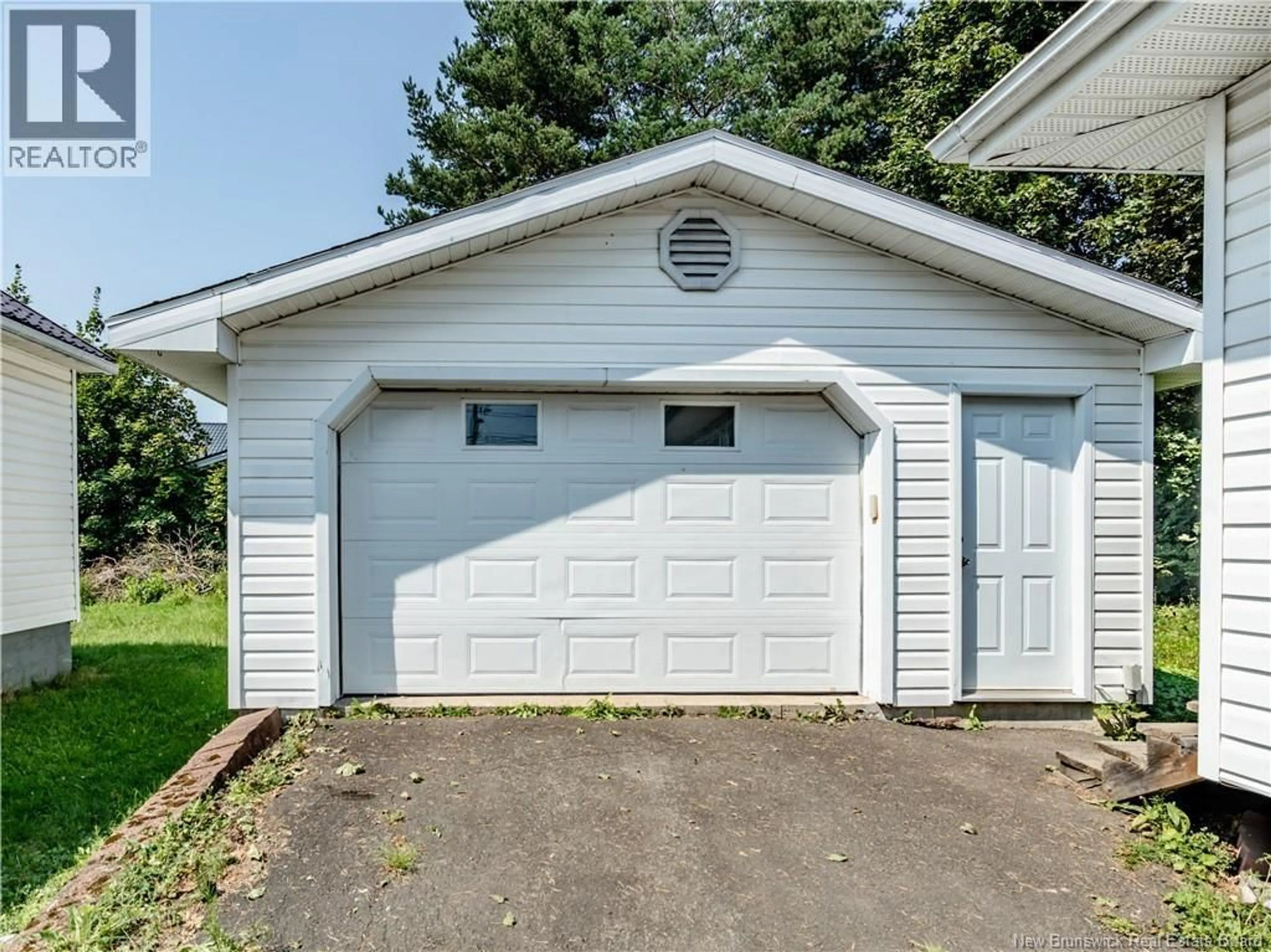 Indoor garage for 662 EVANGELINE, Dieppe New Brunswick E1A1Z7