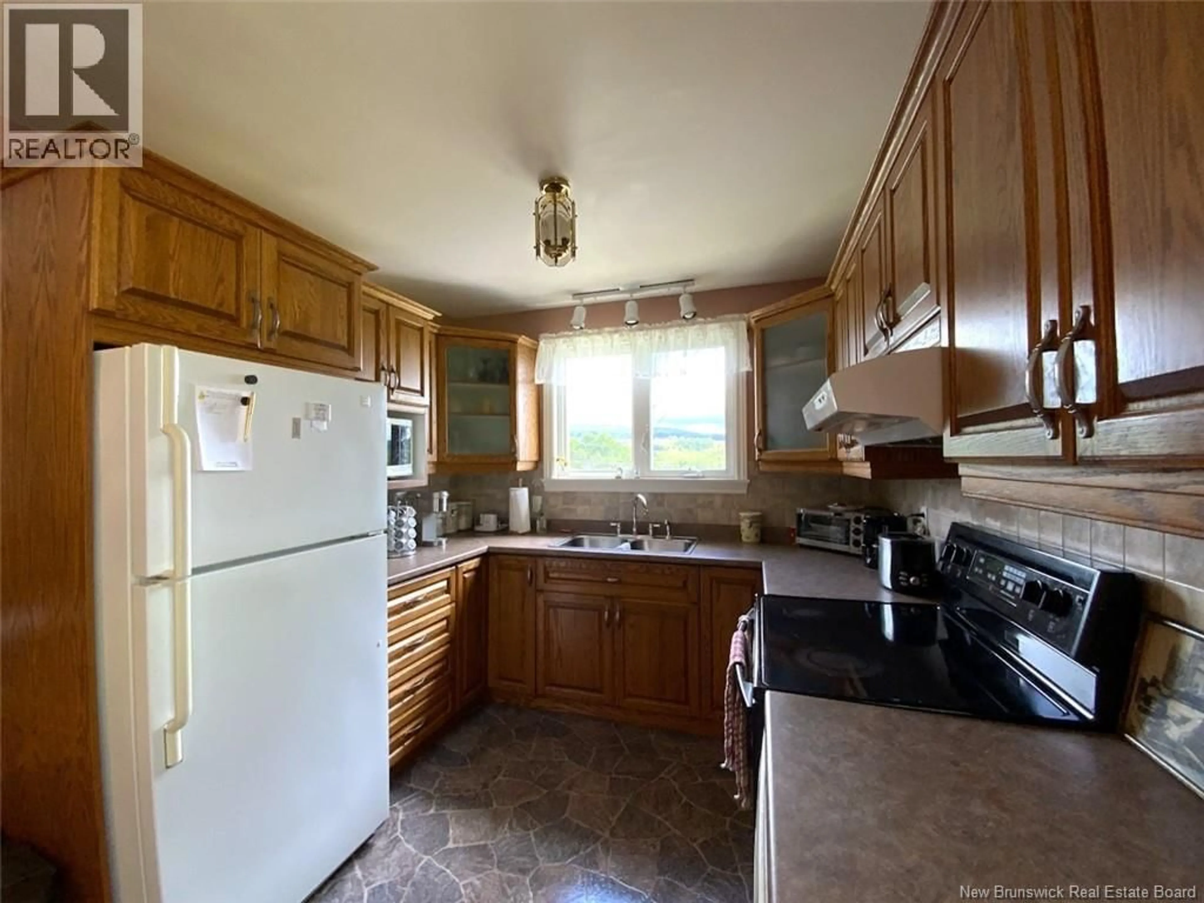 Standard kitchen, unknown for 1463 ST-FRANÇOIS STREET, Edmundston New Brunswick E3V3P9