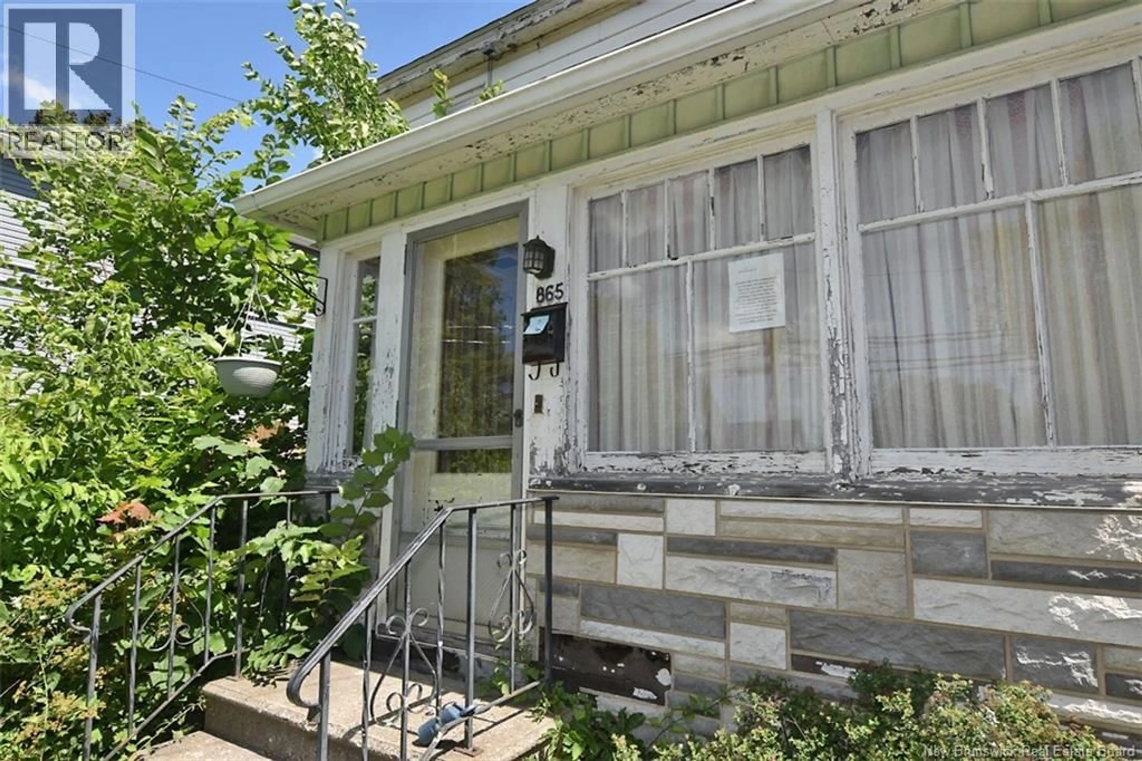 Patio, street for 865 BARKER STREET, Fredericton New Brunswick E3A3K4