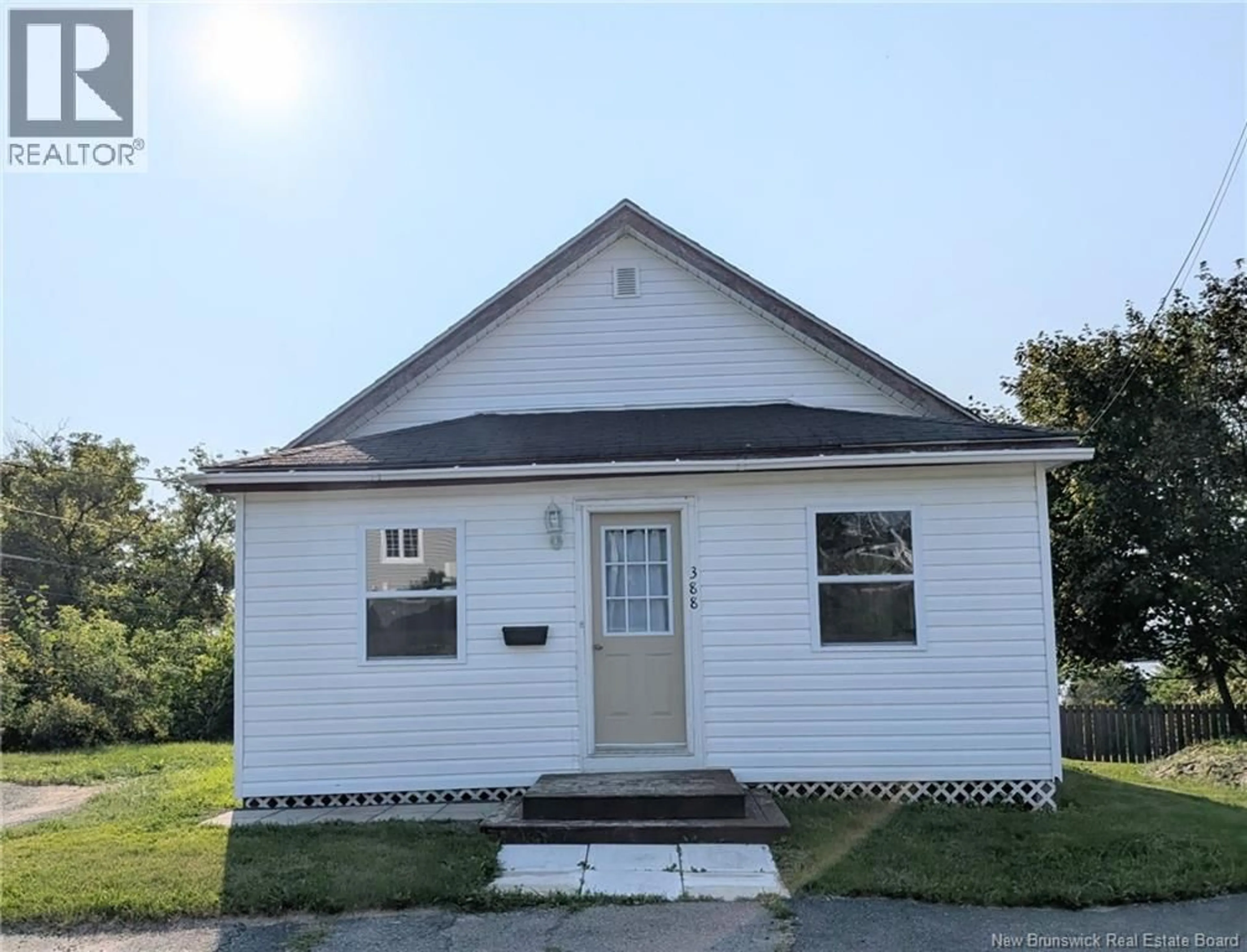 Home with vinyl exterior material, building for 388 GREEN STREET, Miramichi New Brunswick E1V1T3
