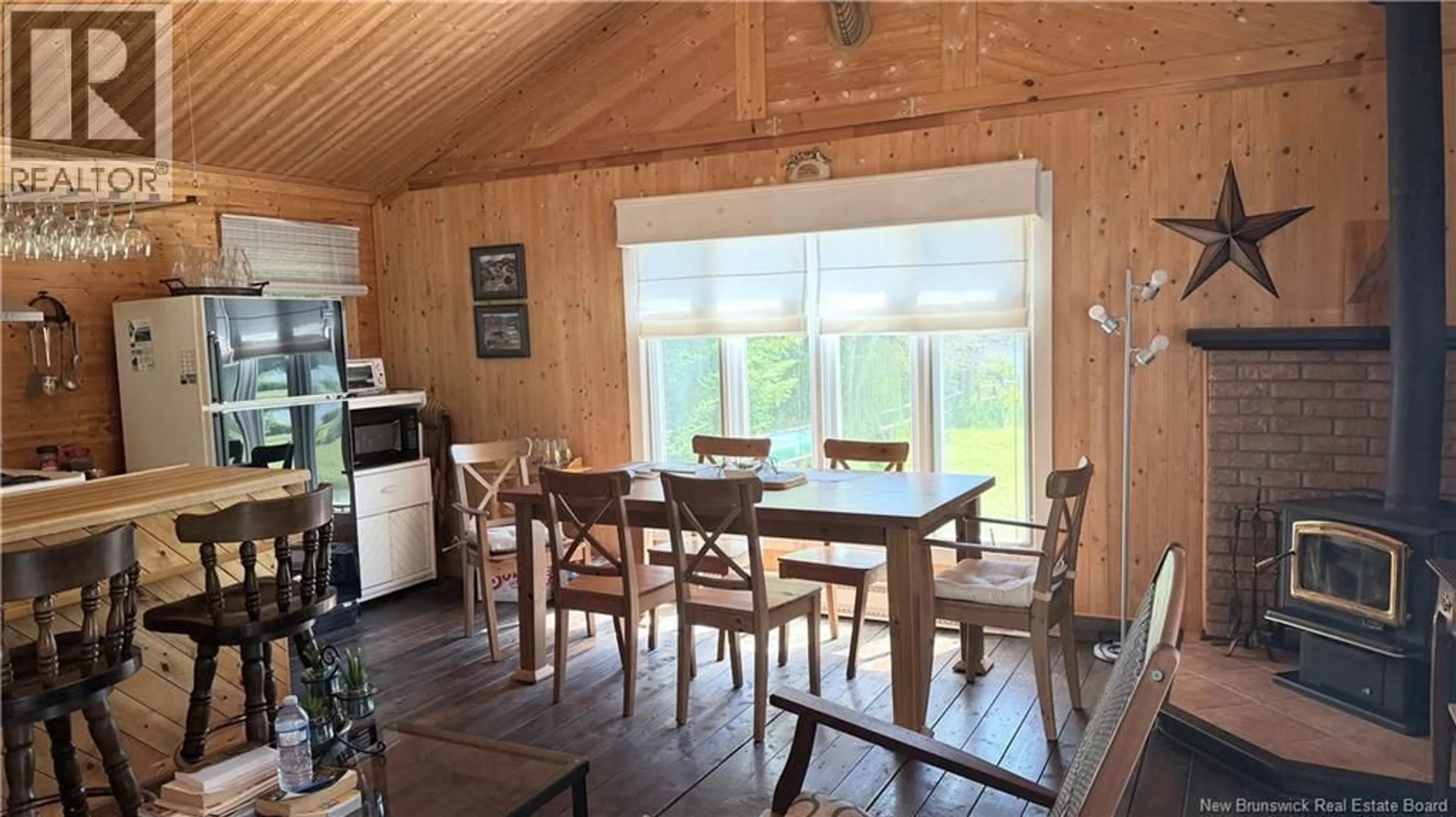 Dining room, wood/laminate floor for 533 BEAULIEU, Saint-François-de-Madawaska New Brunswick E7A1A2