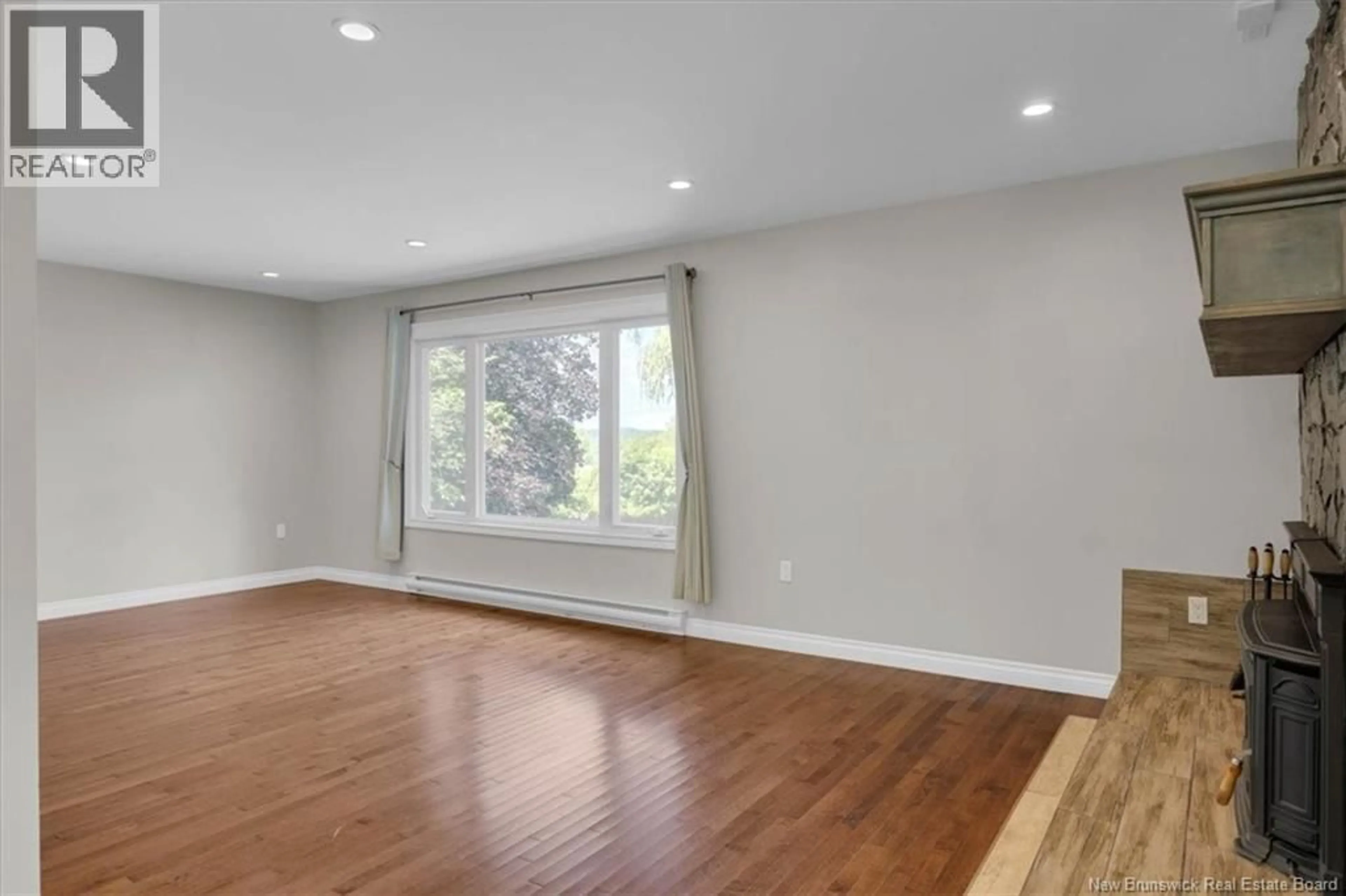 A pic of a room for 100 KENNEBECASIS DRIVE, Saint John New Brunswick E2K2G1