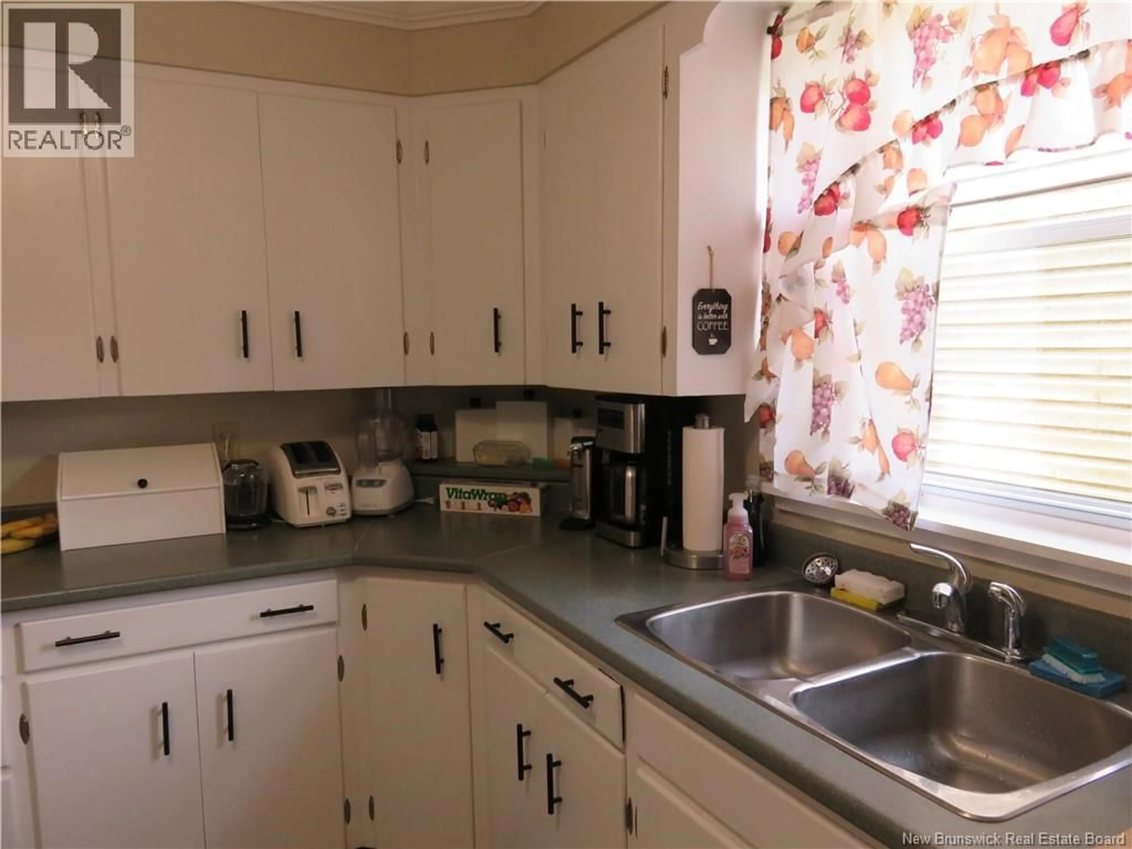 Standard kitchen, unknown for 15 GREEN STREET, Saint John New Brunswick E2J1V6