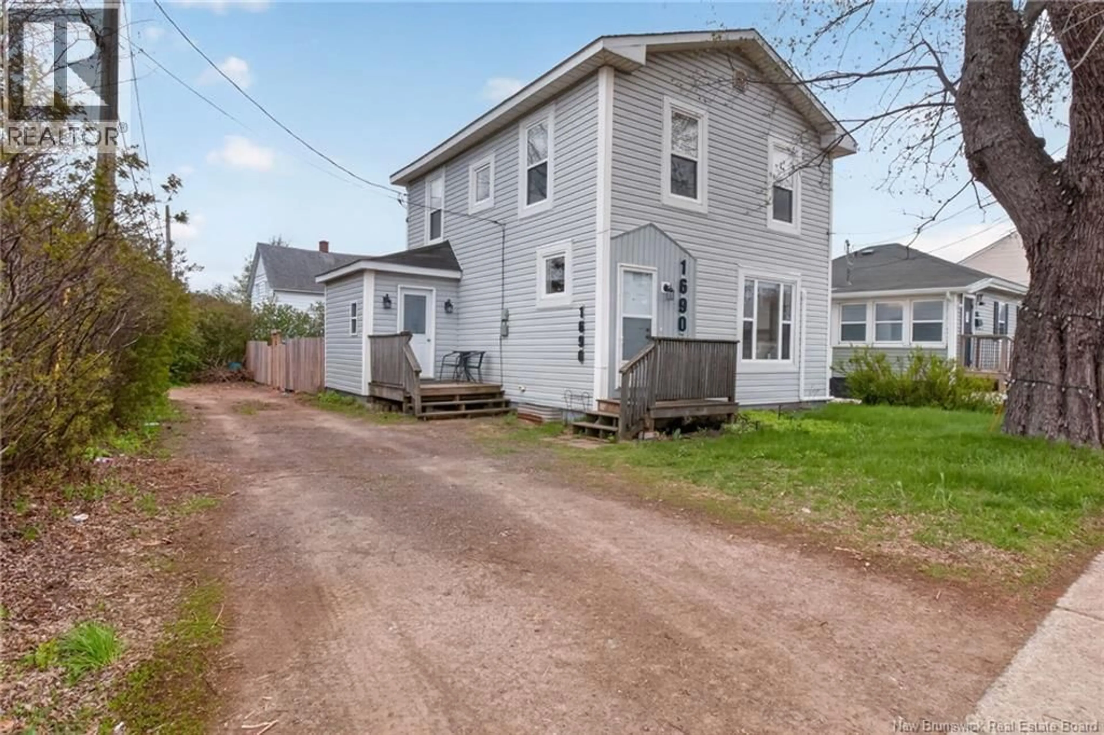 A pic from outside/outdoor area/front of a property/back of a property/a pic from drone, street for 1690 MAIN STREET, Moncton New Brunswick E1E1G9