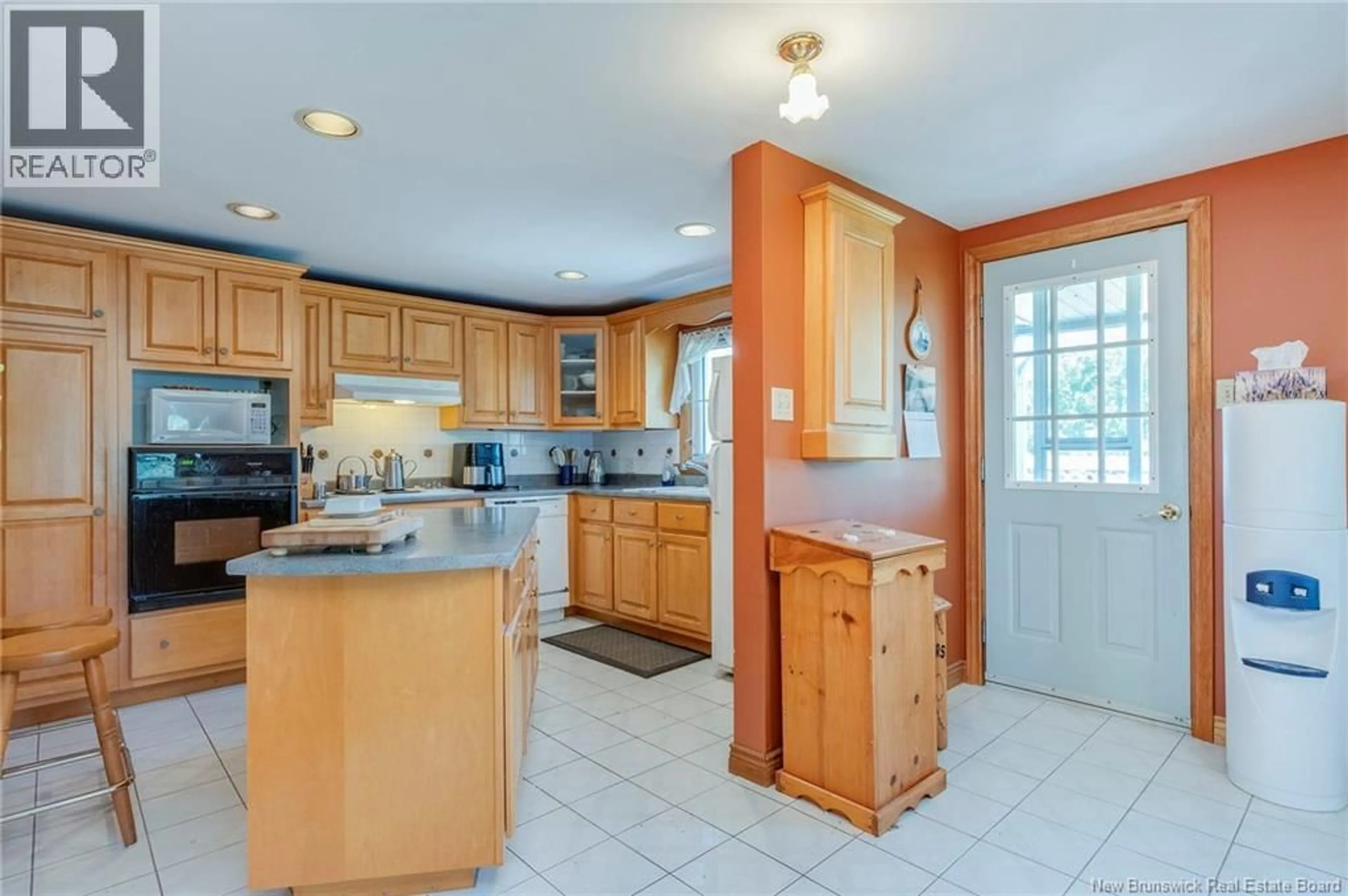 Open concept kitchen, ceramic/tile floor for 370 GREENHEAD, Saint John New Brunswick E2M4W5