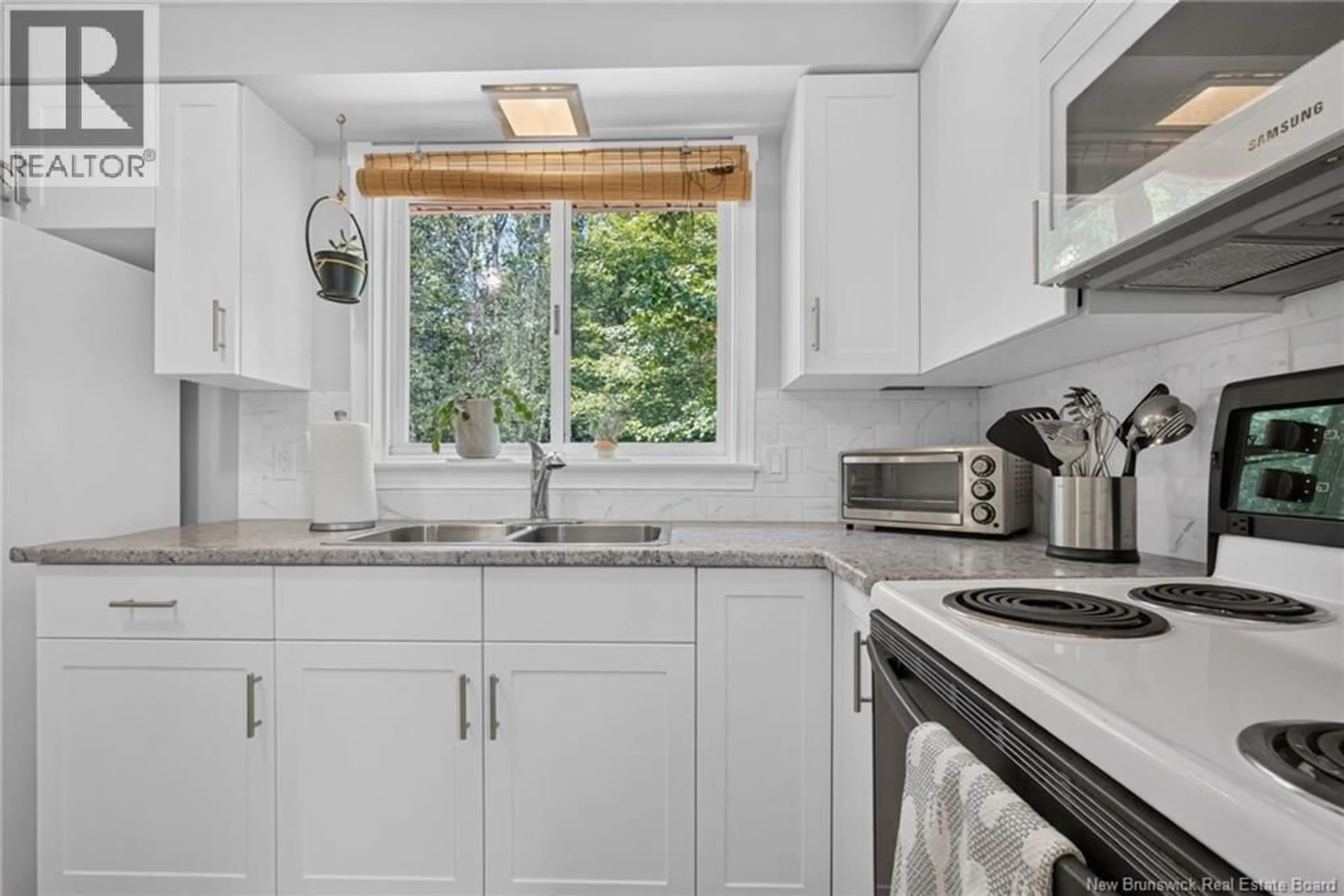 Standard kitchen, ceramic/tile floor for 2991 ROUTE 134, Shediac Cape New Brunswick E4P3E9
