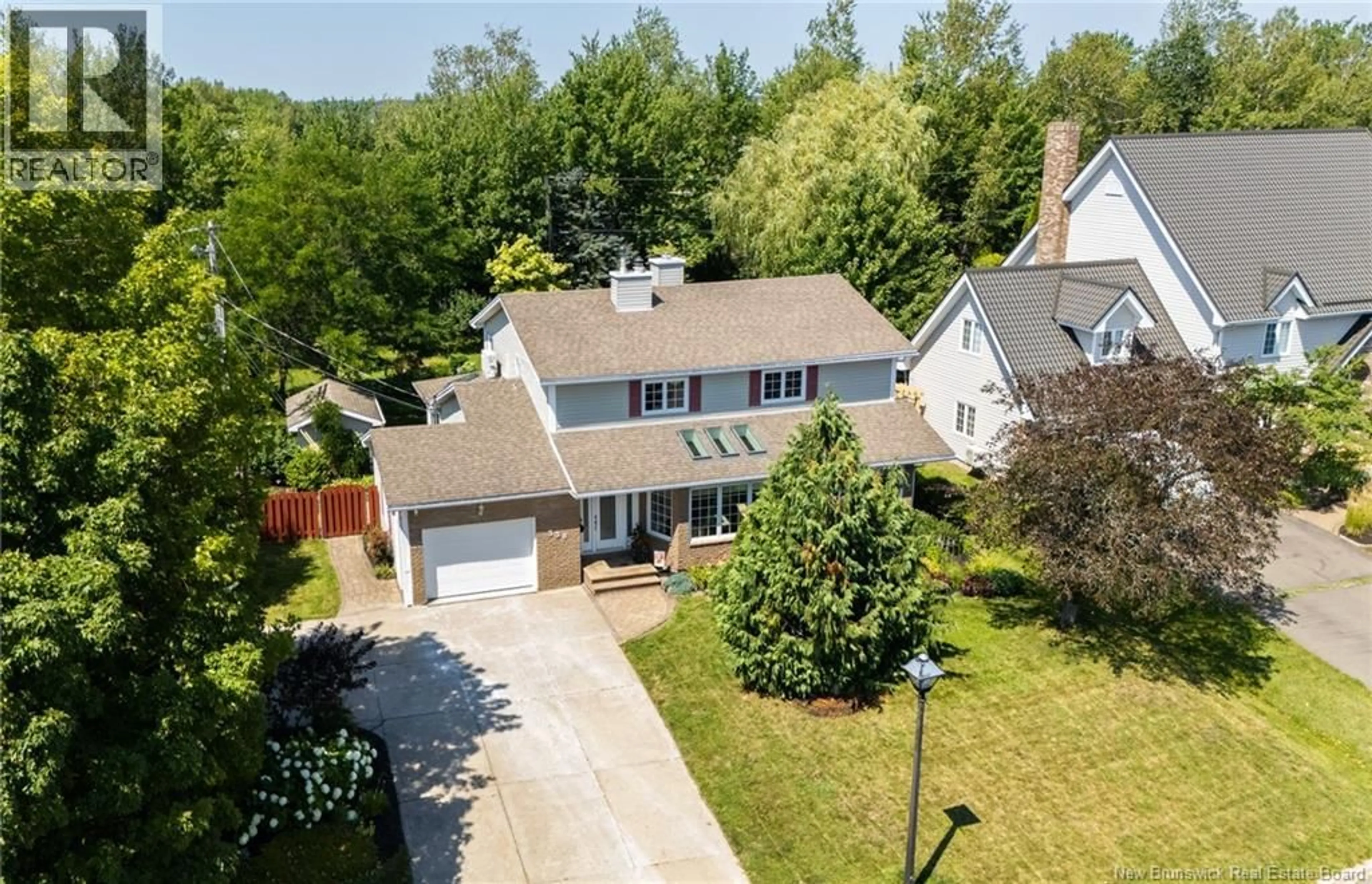A pic from outside/outdoor area/front of a property/back of a property/a pic from drone, street for 338 VANIER, Dieppe New Brunswick E1A5N2