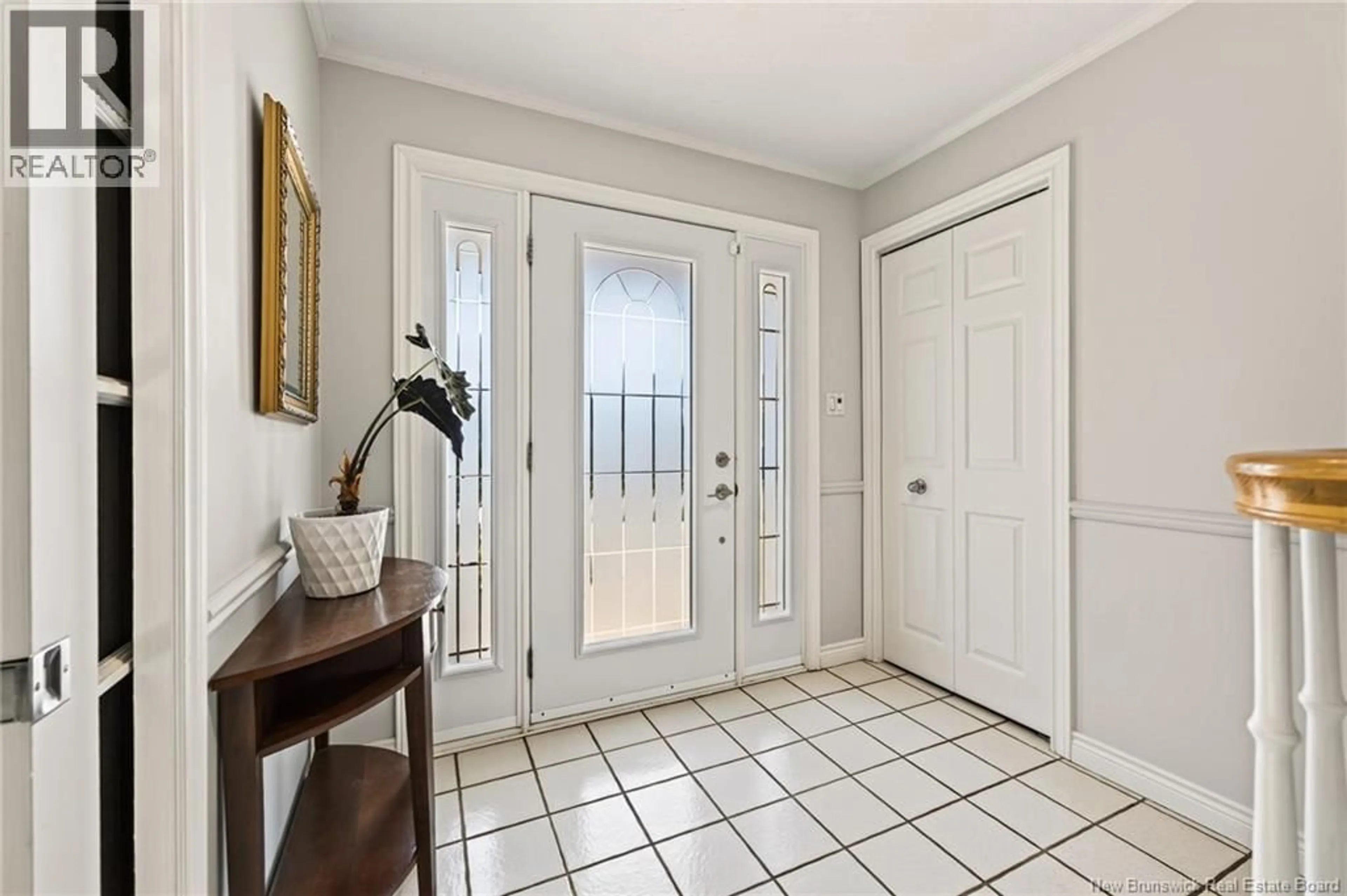 Indoor entryway for 338 VANIER, Dieppe New Brunswick E1A5N2
