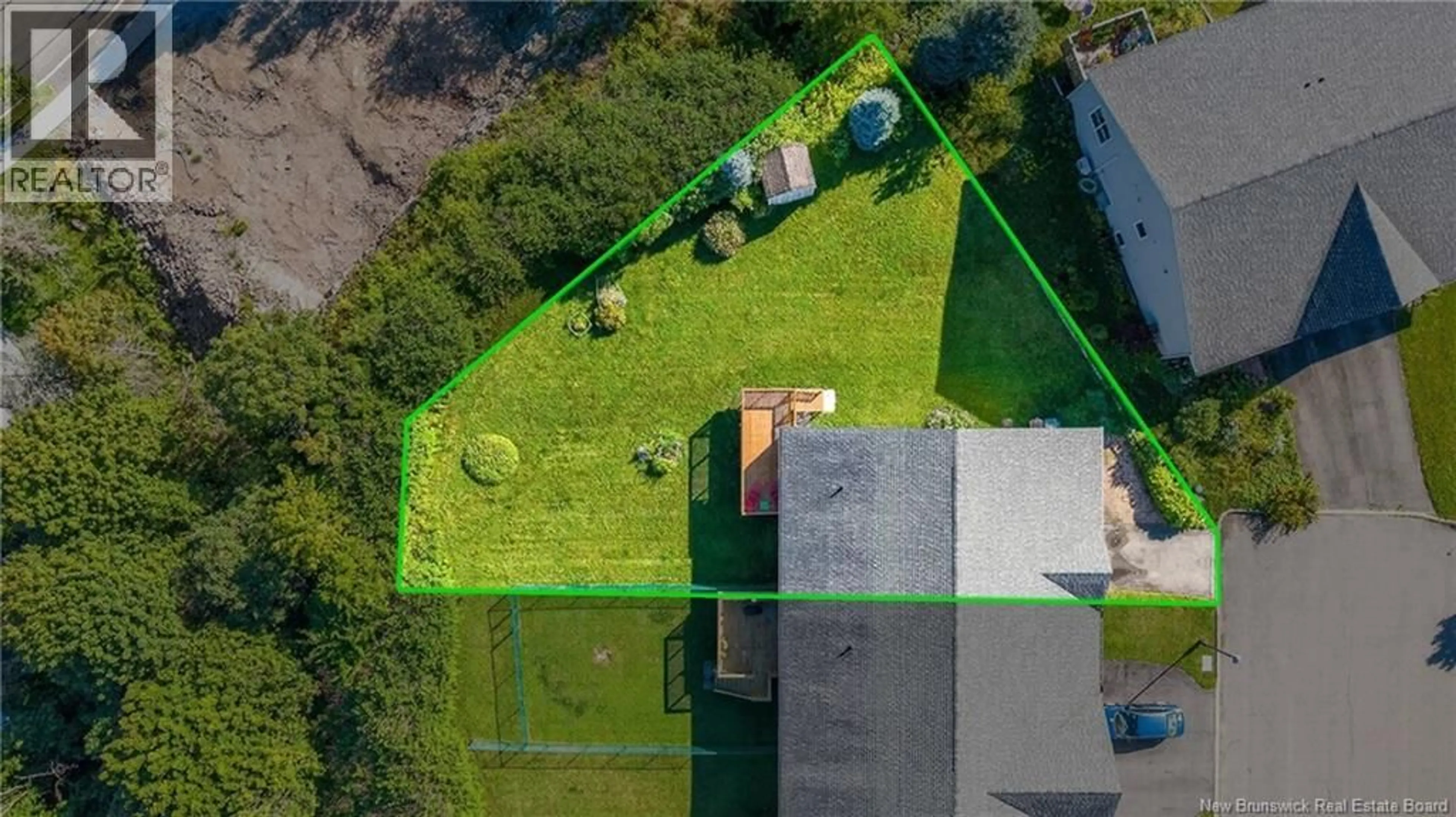 A pic from outside/outdoor area/front of a property/back of a property/a pic from drone, unknown for 35 SAINT PETERS COURT, Saint John New Brunswick E2K5N4