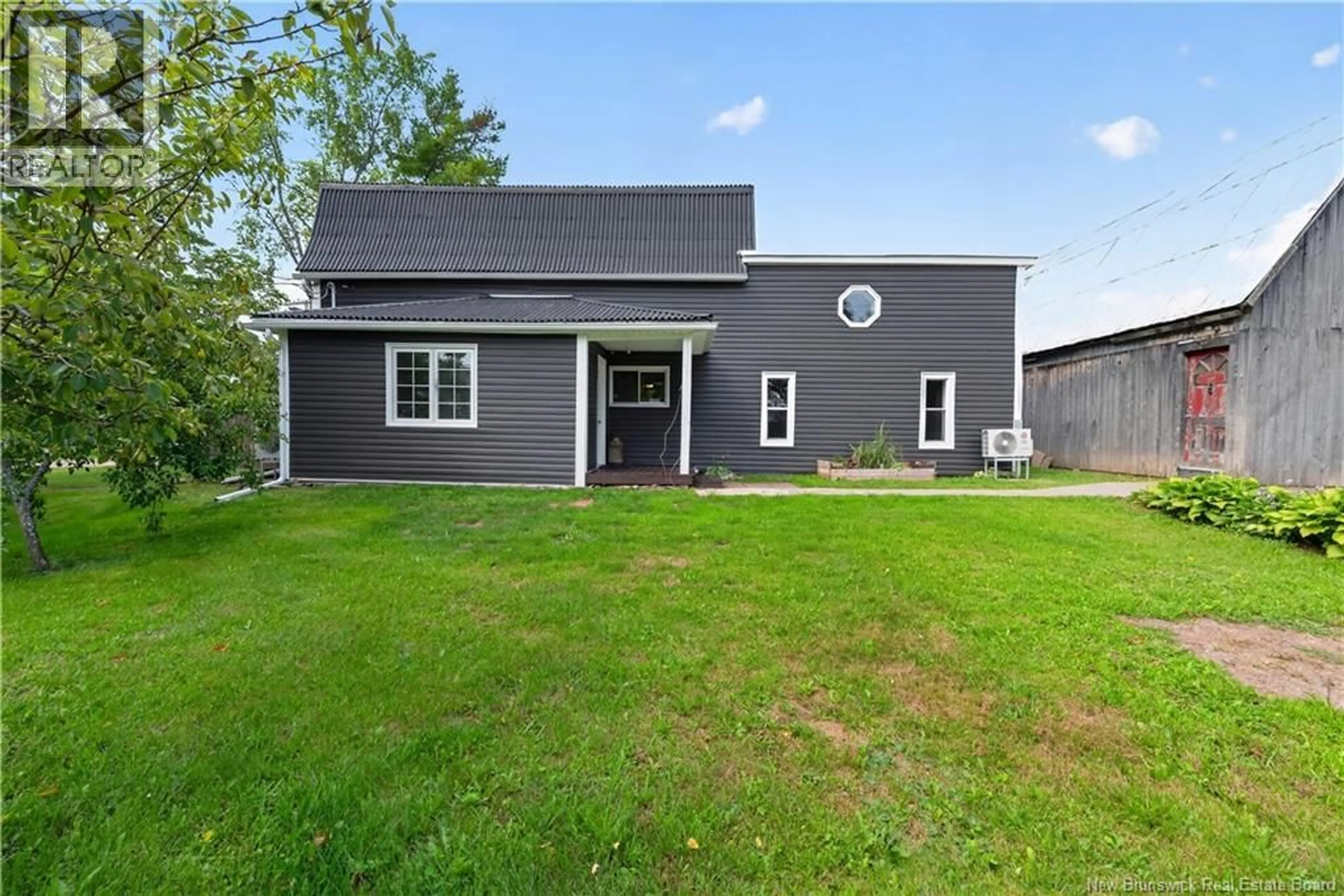 Home with vinyl exterior material, building for 34 MILL, Hillsborough New Brunswick E4H2Z8