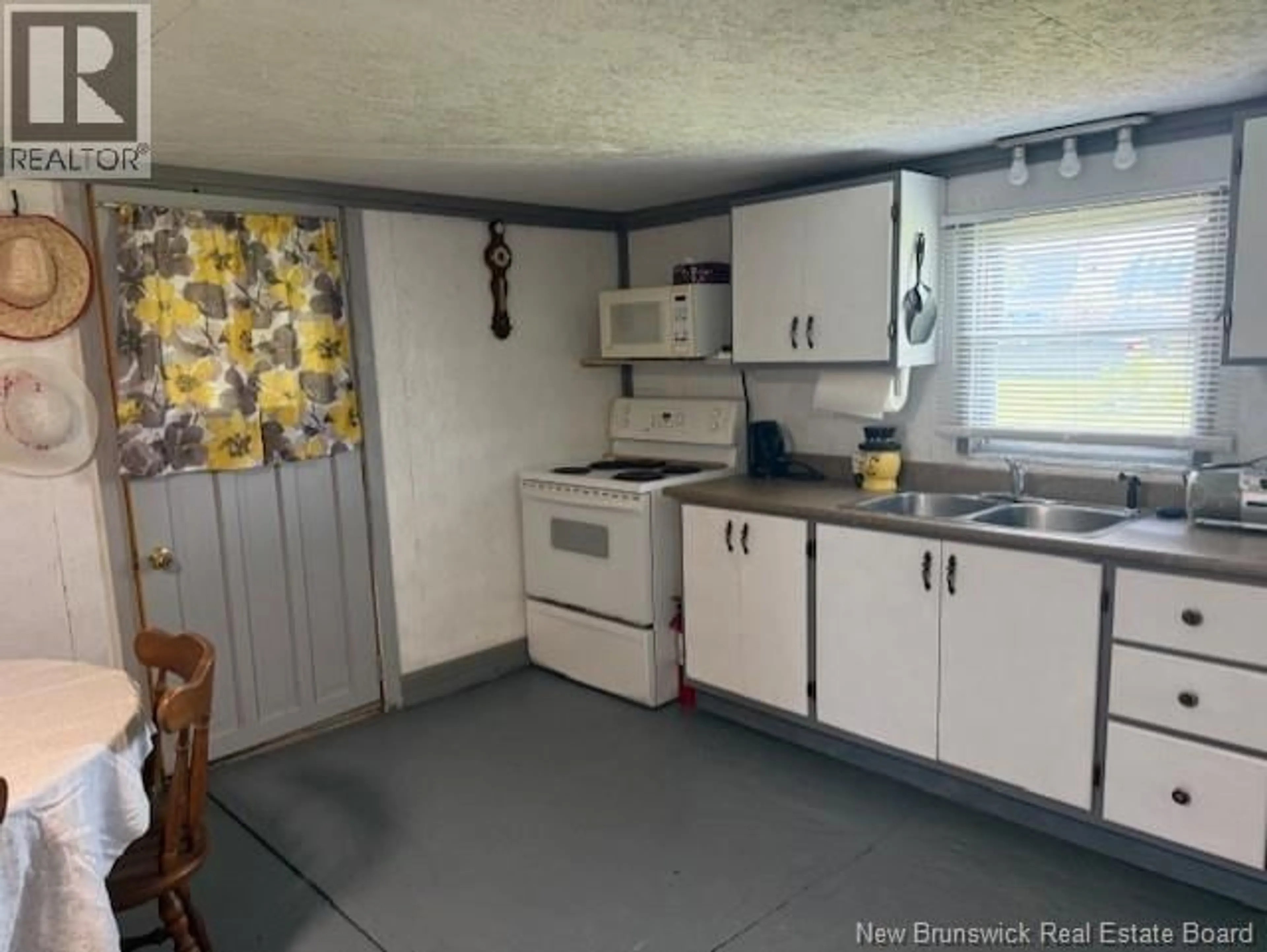 Standard kitchen, unknown for 7344 ROUTE 117, Miramichi Bay New Brunswick E1N5L8