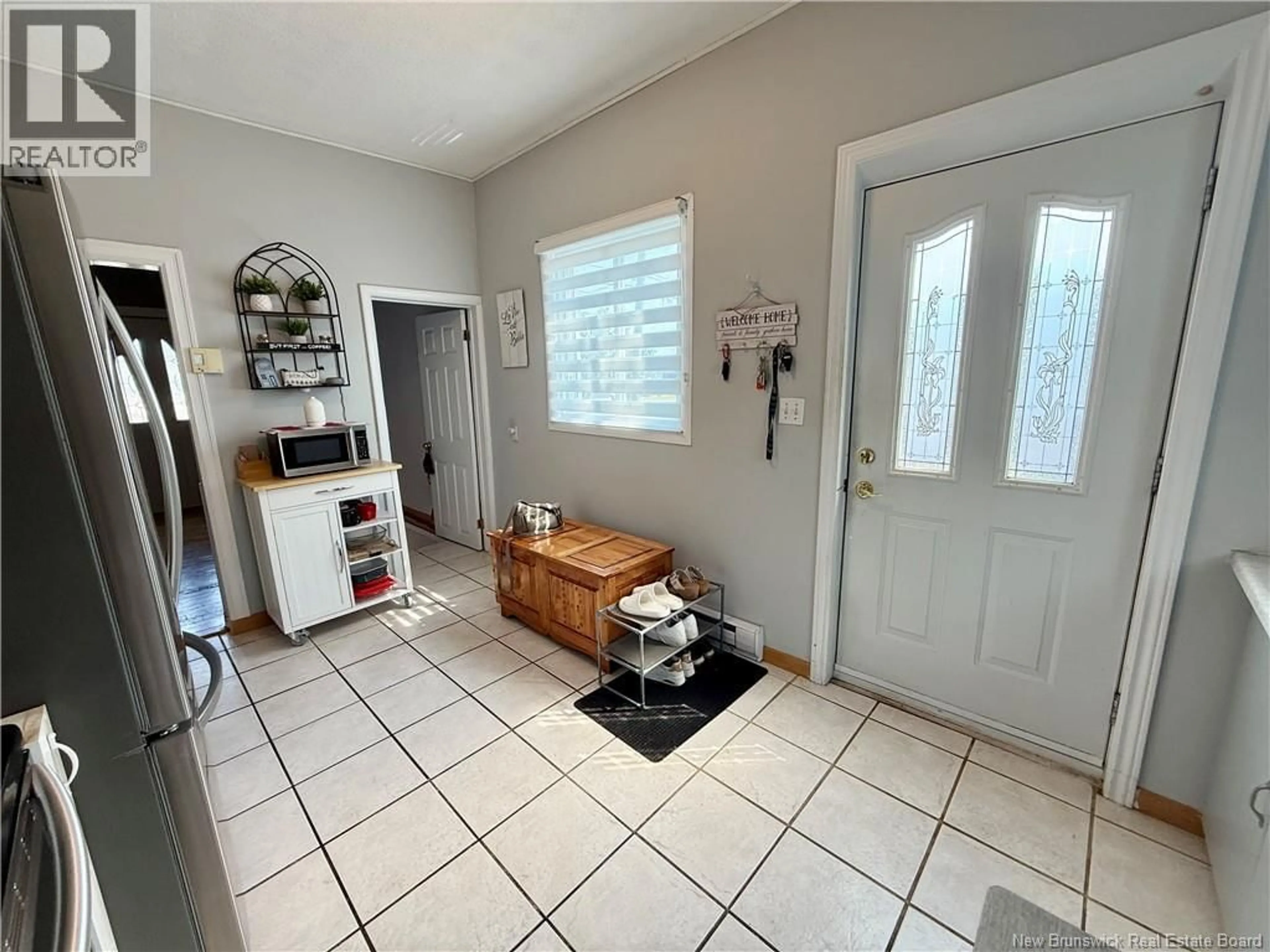 Indoor entryway for 565 ST SIMON, Bathurst New Brunswick E2A3L7