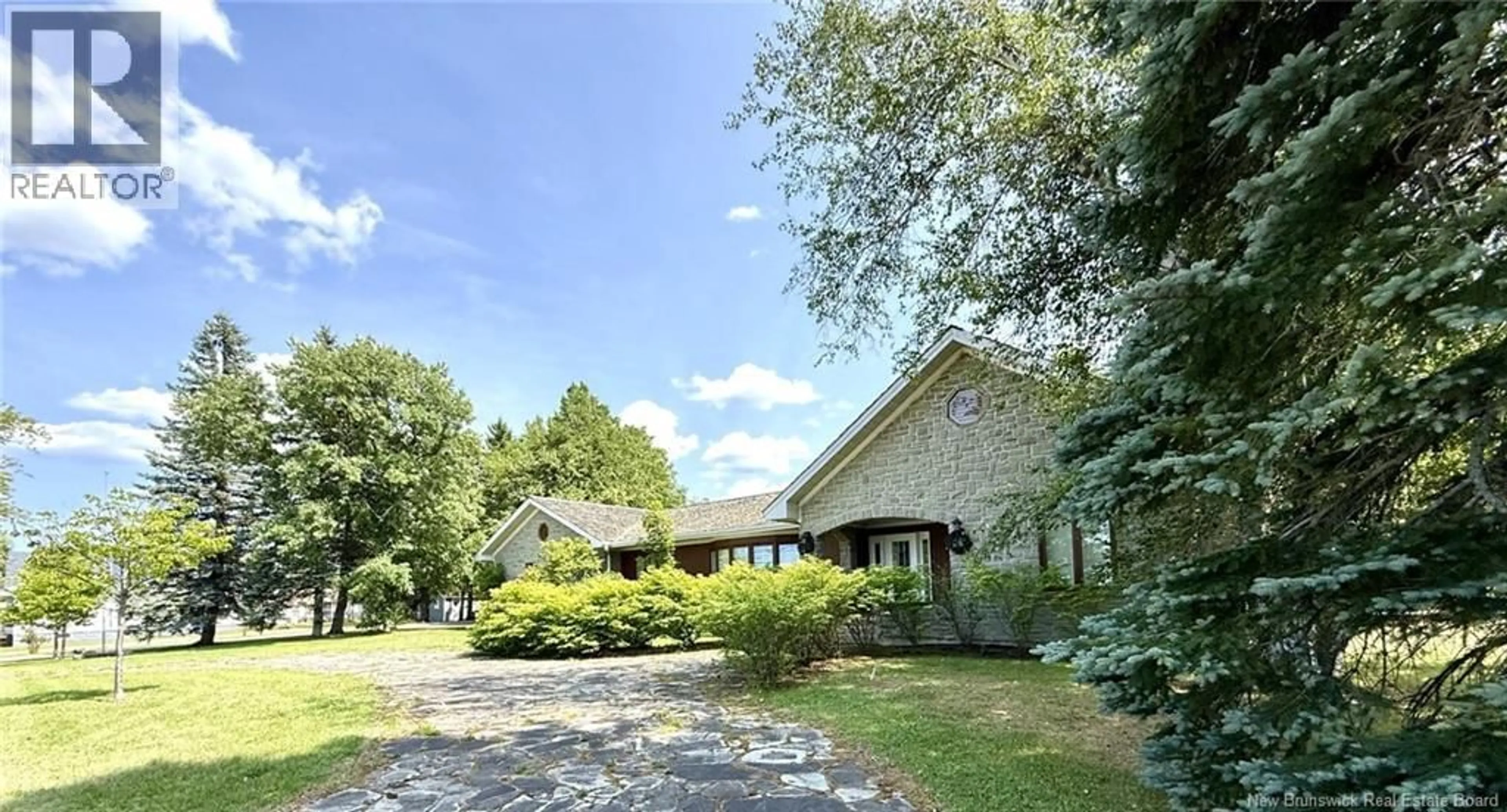 A pic from outside/outdoor area/front of a property/back of a property/a pic from drone, unknown for 728 BOUL. ST-PIERRE OUEST, Caraquet New Brunswick E1W1A1