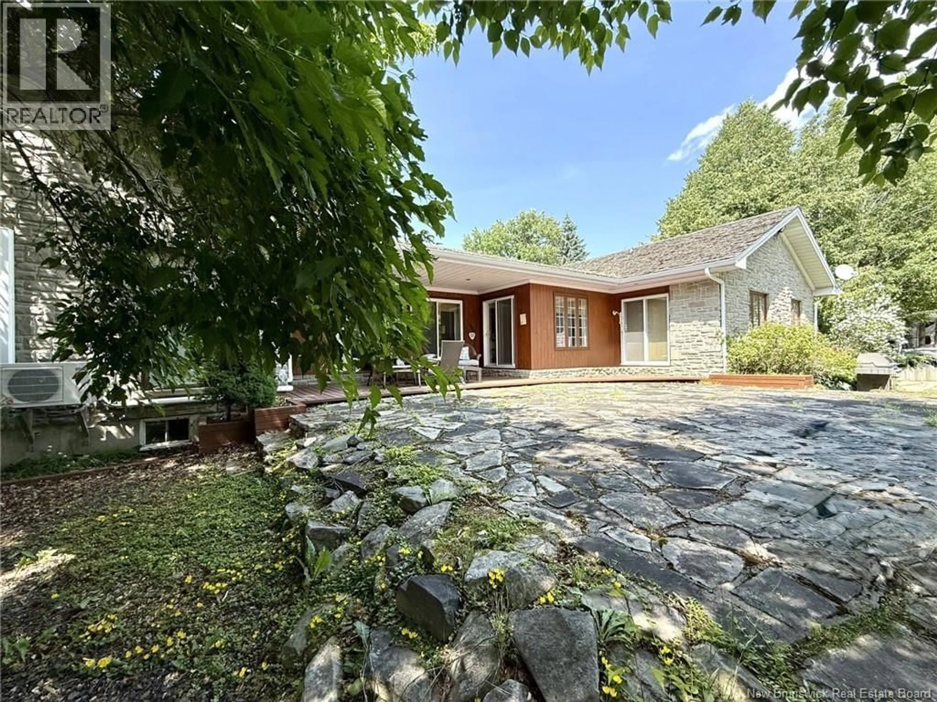 A pic from outside/outdoor area/front of a property/back of a property/a pic from drone, unknown for 728 BOUL. ST-PIERRE OUEST, Caraquet New Brunswick E1W1A1