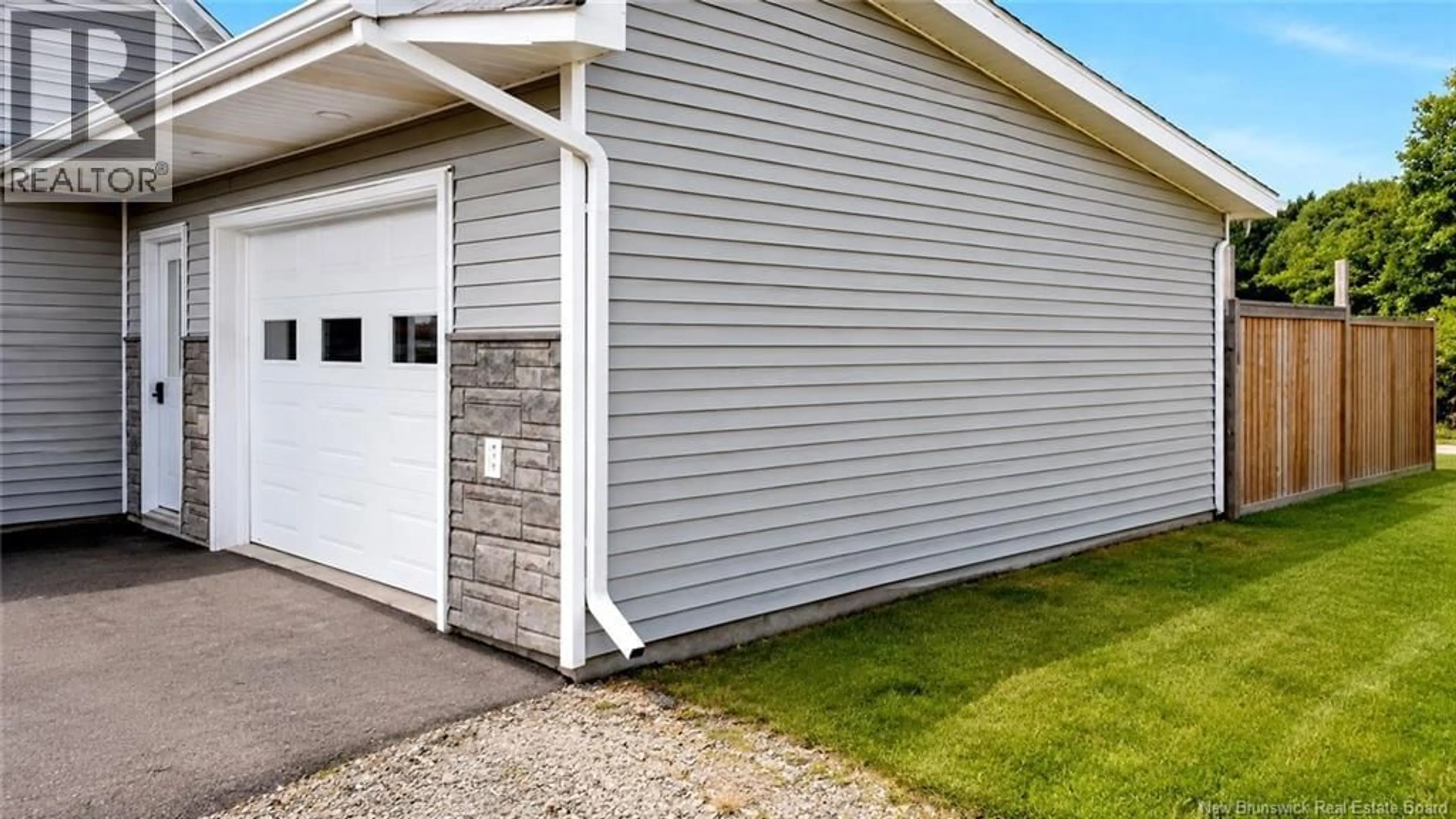 Indoor garage for 228 DU PÊCHEUR NORD STREET, Lamèque New Brunswick E8T1J3