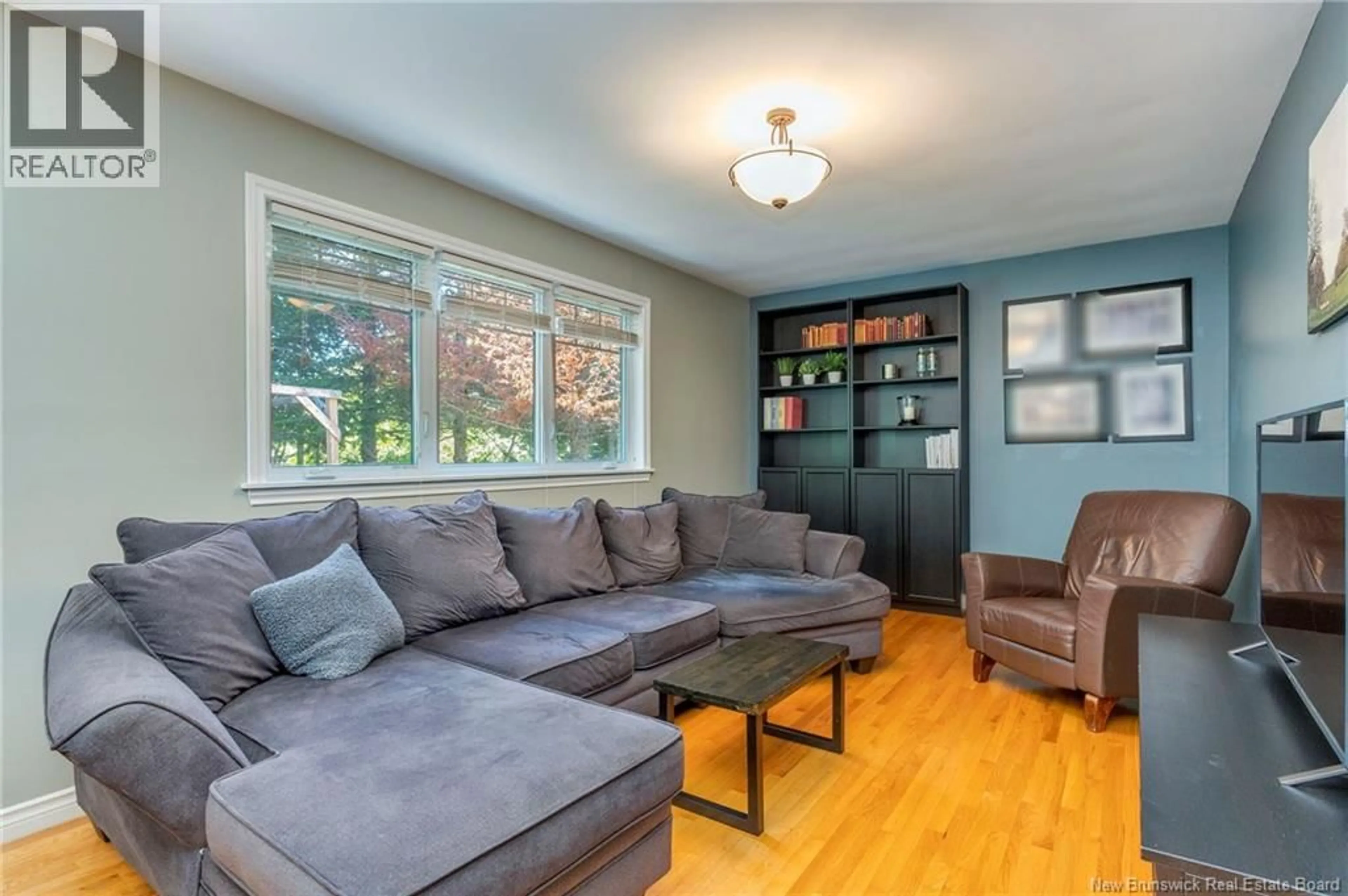 Living room with furniture, wood/laminate floor for 69 SCOTIA VIEW, Saint John New Brunswick E2M4E9