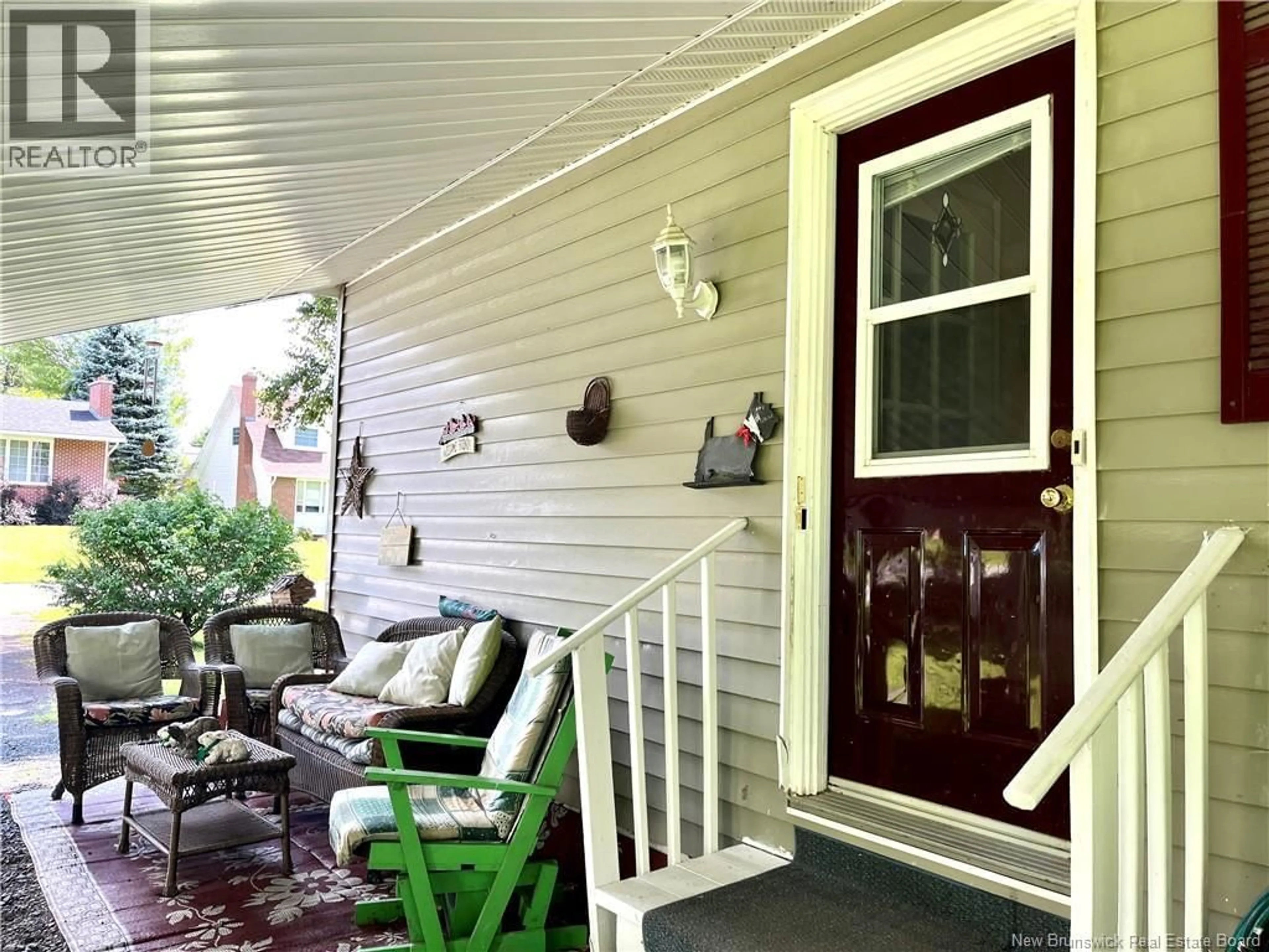 Indoor entryway for 153 HELEN STREET, Woodstock New Brunswick E7M1W7