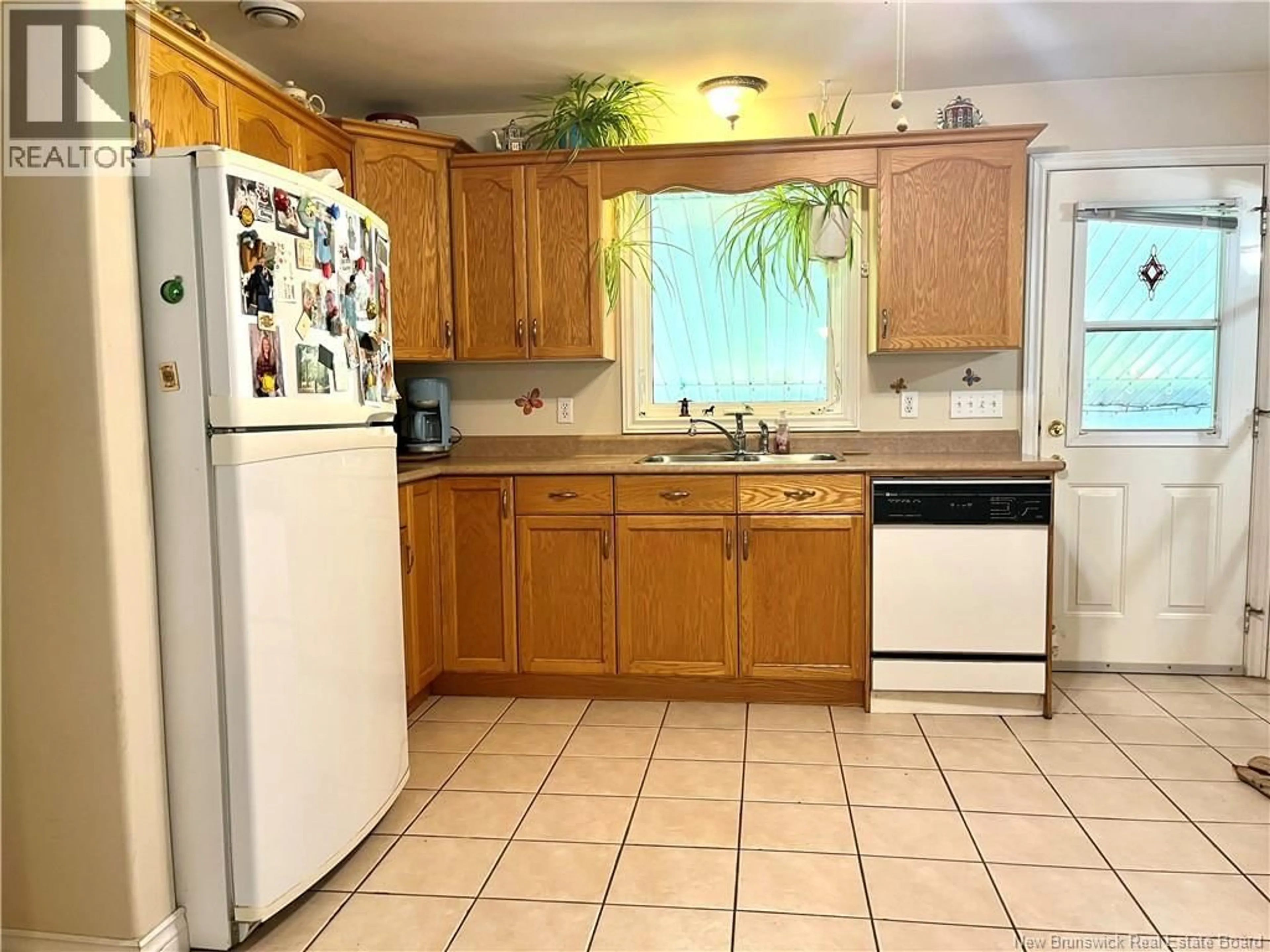 Standard kitchen, ceramic/tile floor for 153 HELEN STREET, Woodstock New Brunswick E7M1W7