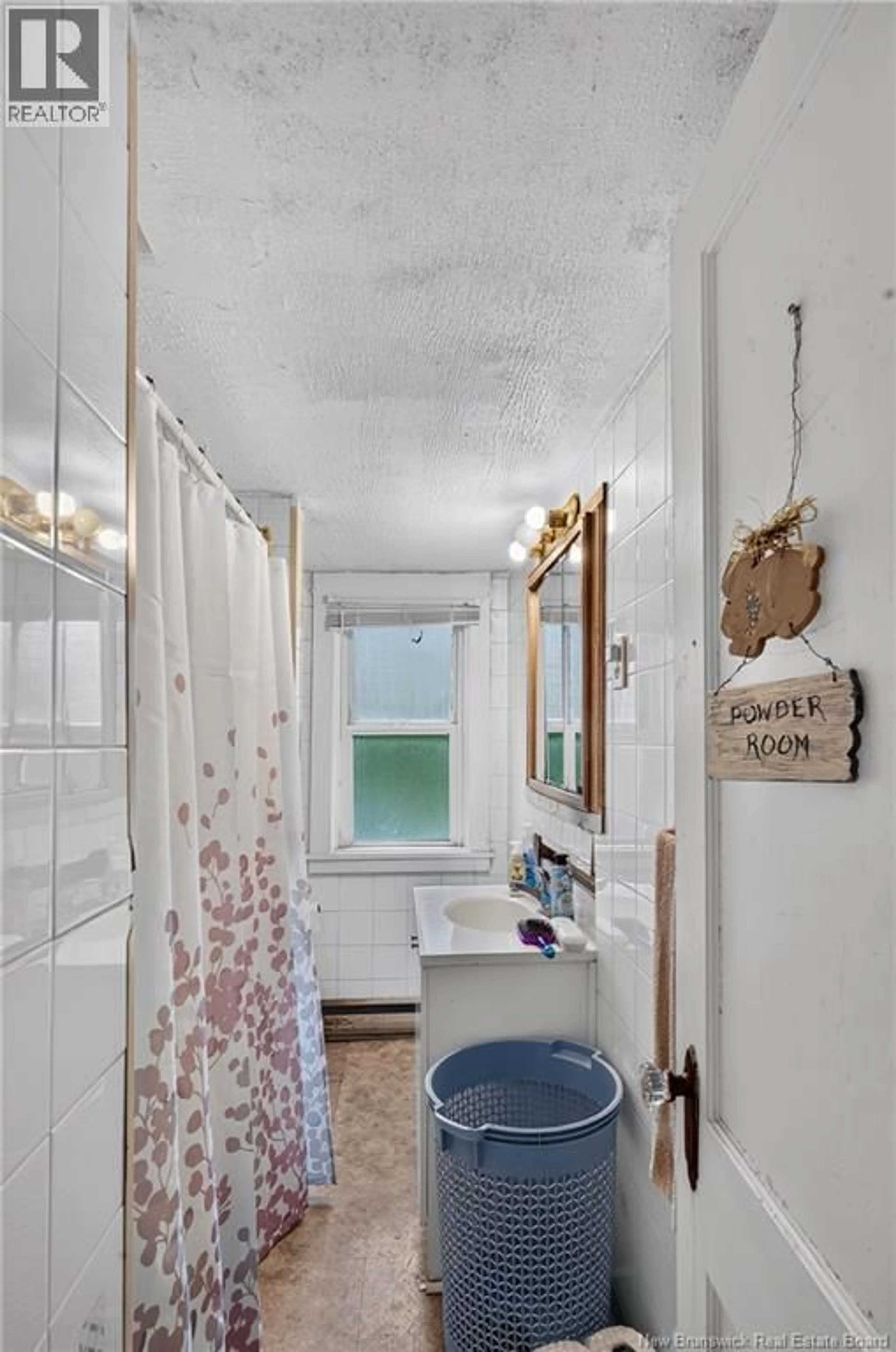 Standard bathroom, unknown for 4 WINDSOR STREET, Campbellton New Brunswick E3N1G5