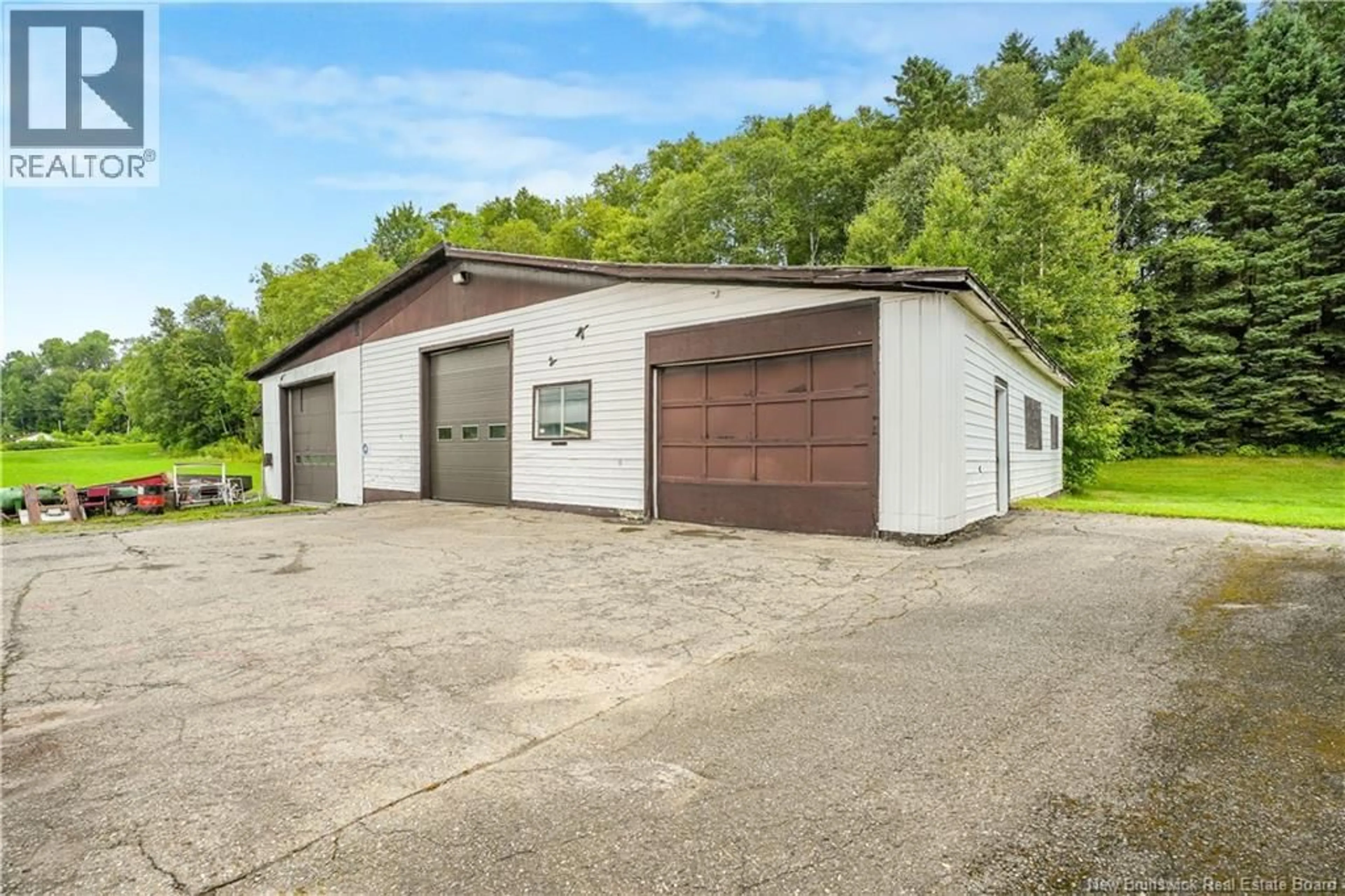 Indoor garage for 11792 ROUTE 105, Kilburn New Brunswick E7H3X3