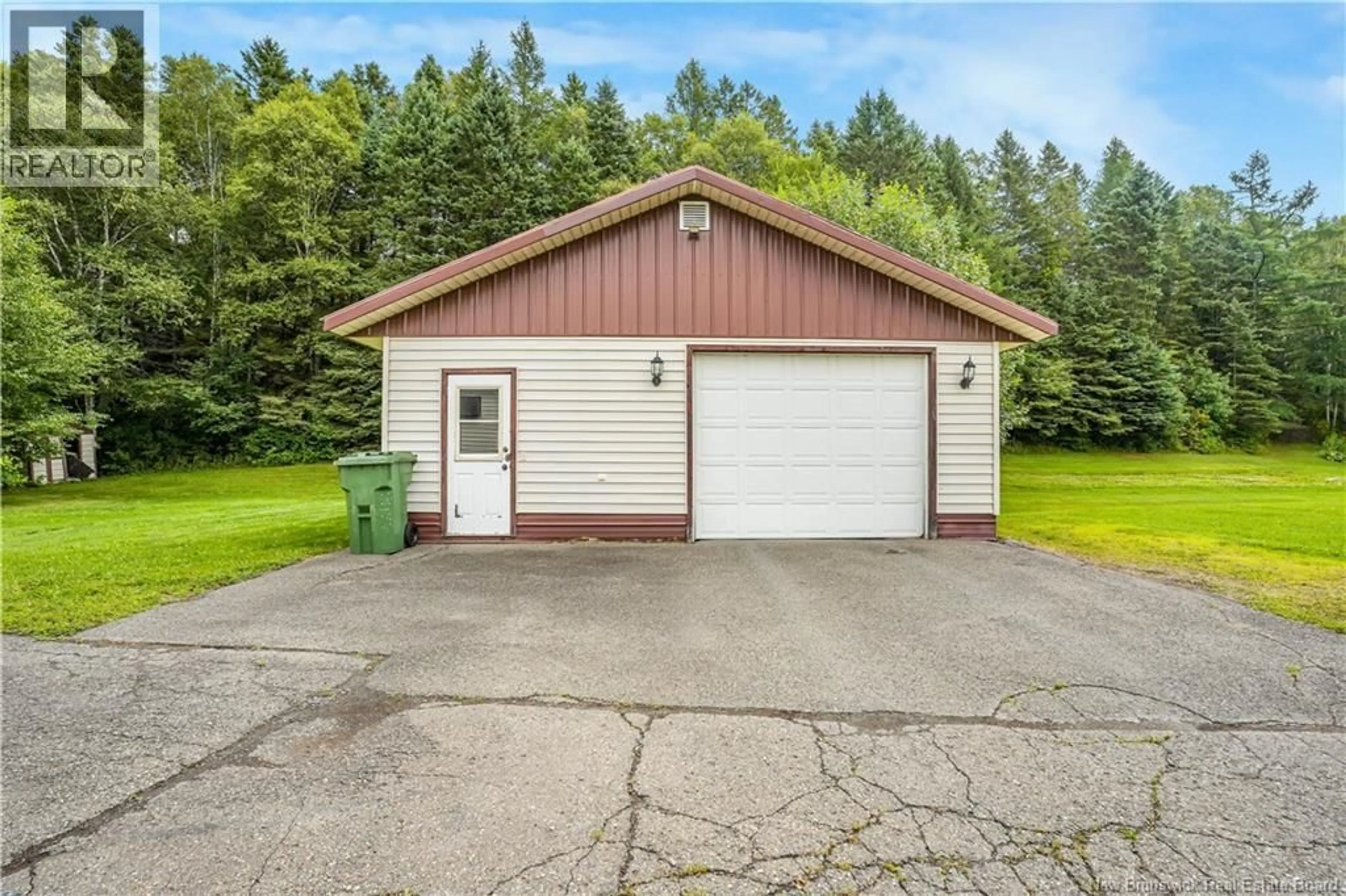 Indoor garage for 11792 ROUTE 105, Kilburn New Brunswick E7H3X3