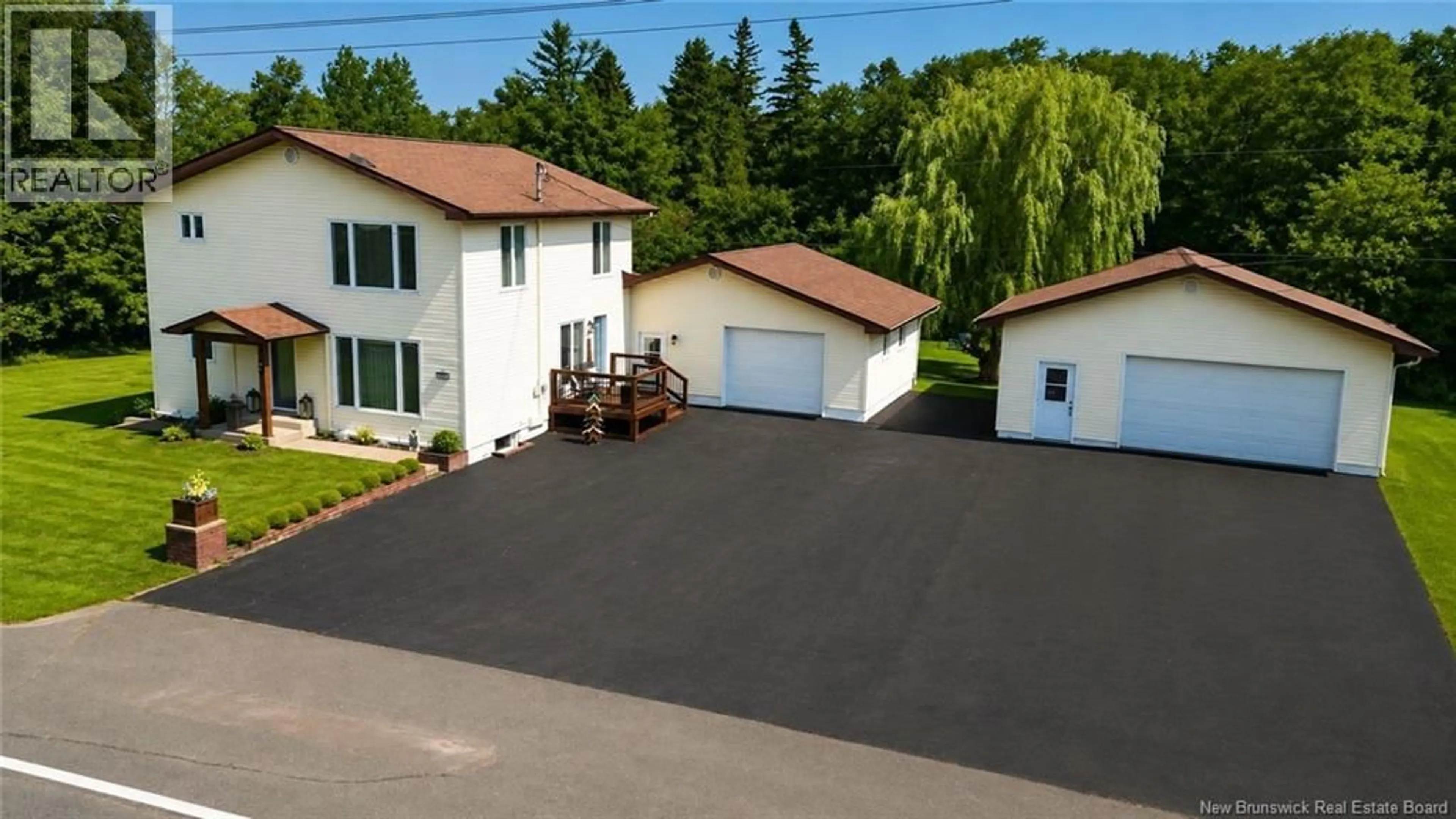 A pic from outside/outdoor area/front of a property/back of a property/a pic from drone, street for 81 RUE PRINCIPALE, Pointe-Verte New Brunswick E8J2W2
