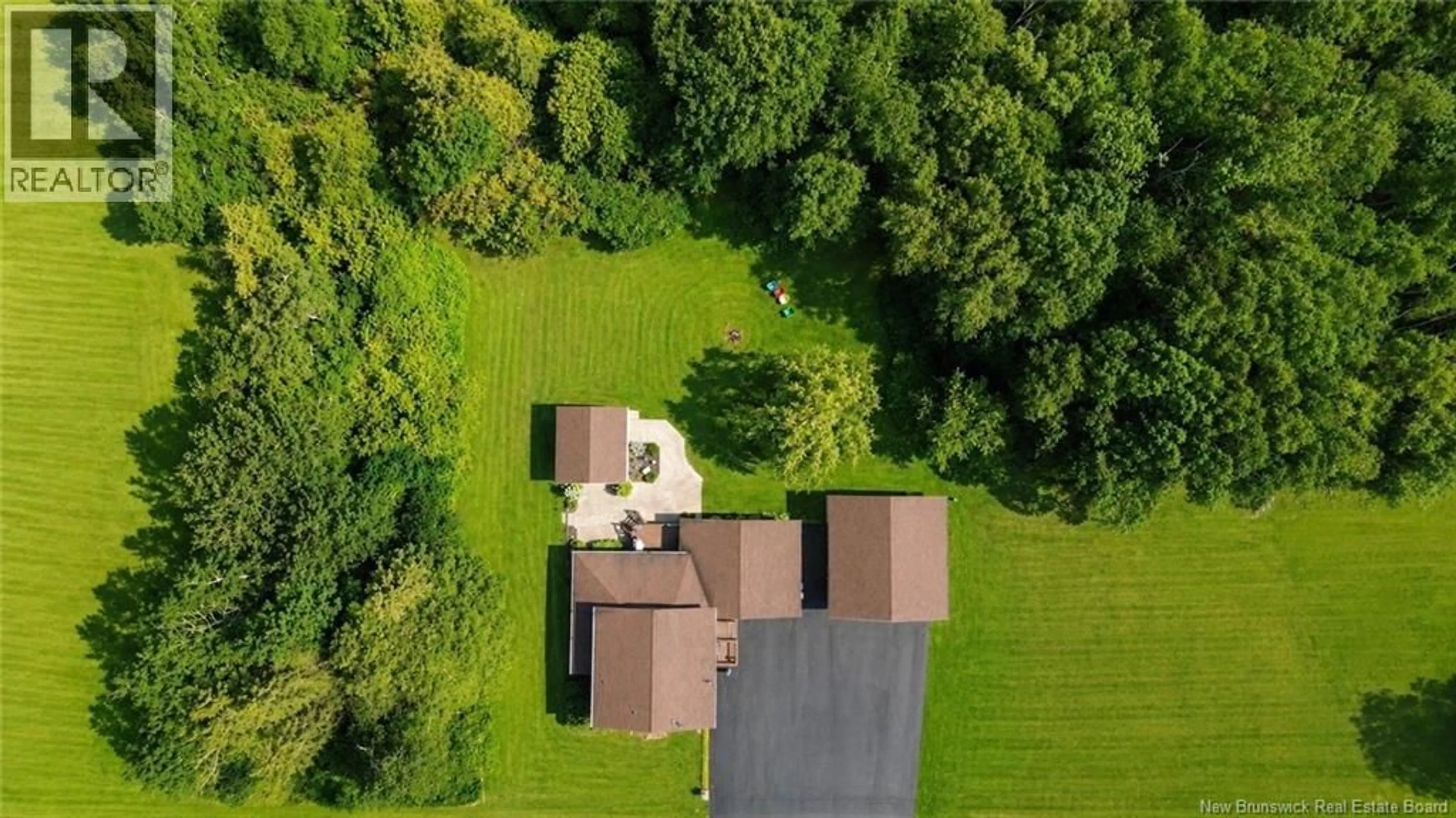 A pic from outside/outdoor area/front of a property/back of a property/a pic from drone, unknown for 81 RUE PRINCIPALE, Pointe-Verte New Brunswick E8J2W2
