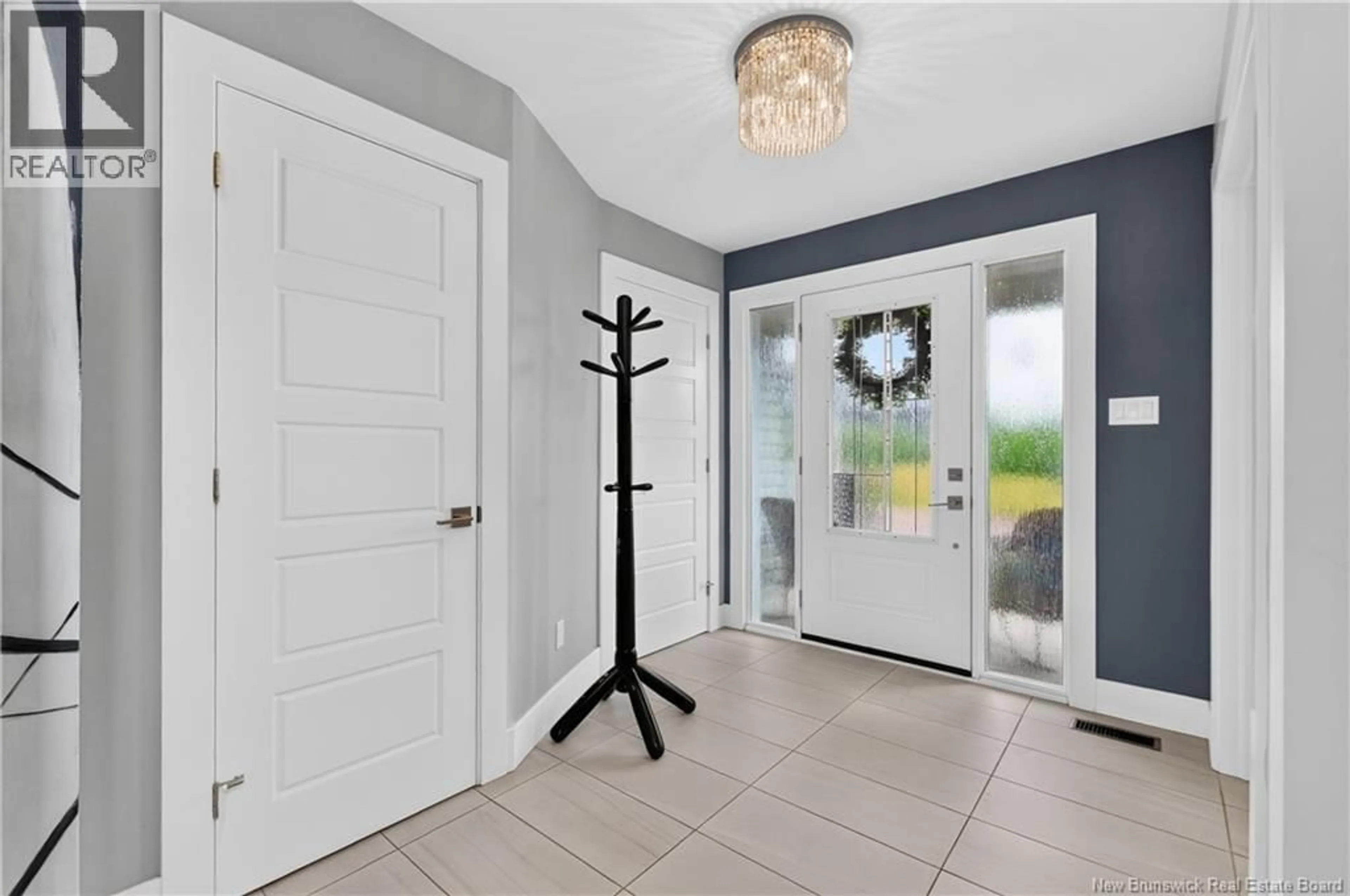 Indoor entryway for 68 ALBION STREET, Moncton New Brunswick E1G5X1