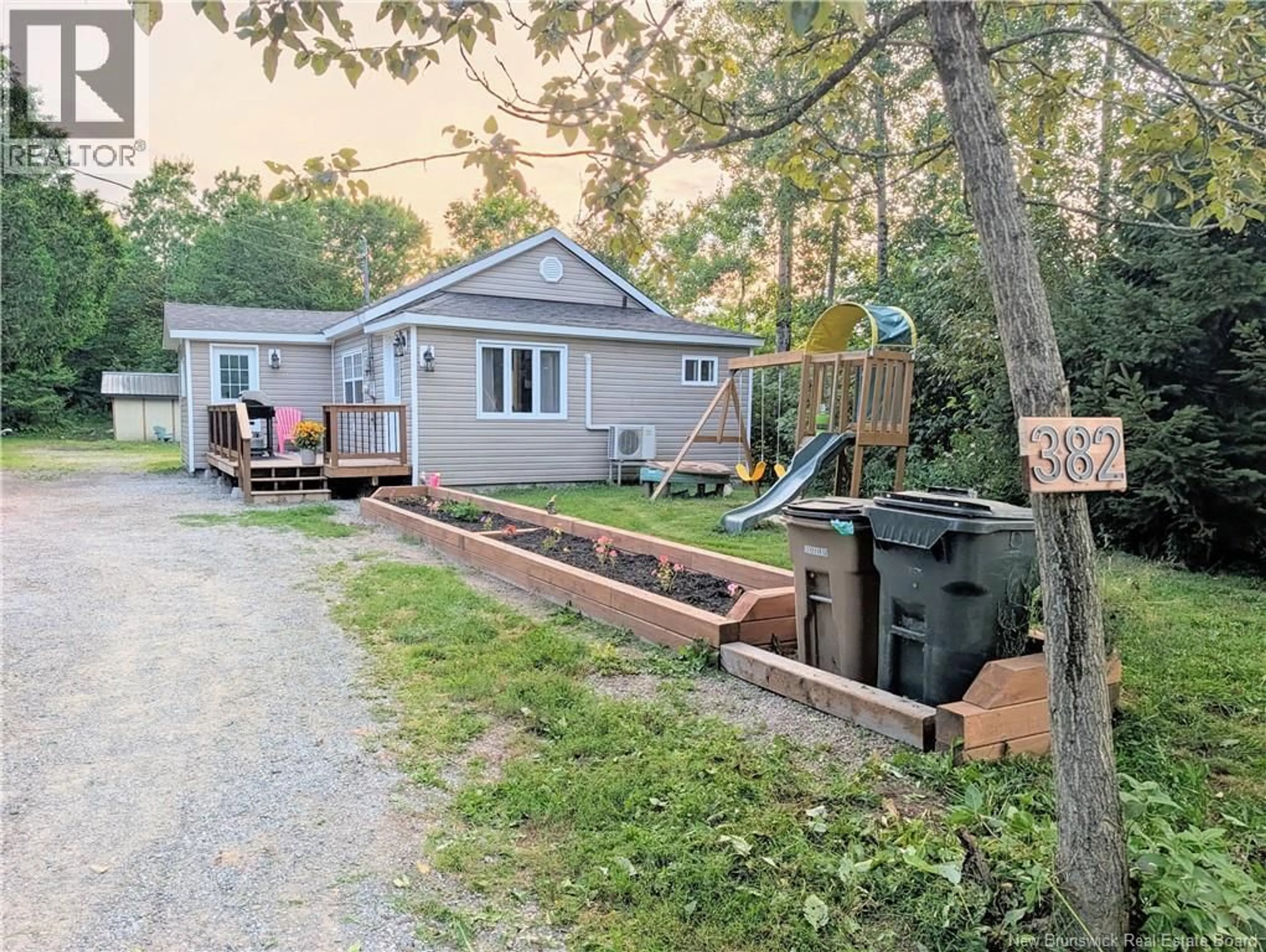 A pic from outside/outdoor area/front of a property/back of a property/a pic from drone, unknown for 382 ELDERSLEY AVENUE, Saint John New Brunswick E2N1Z2