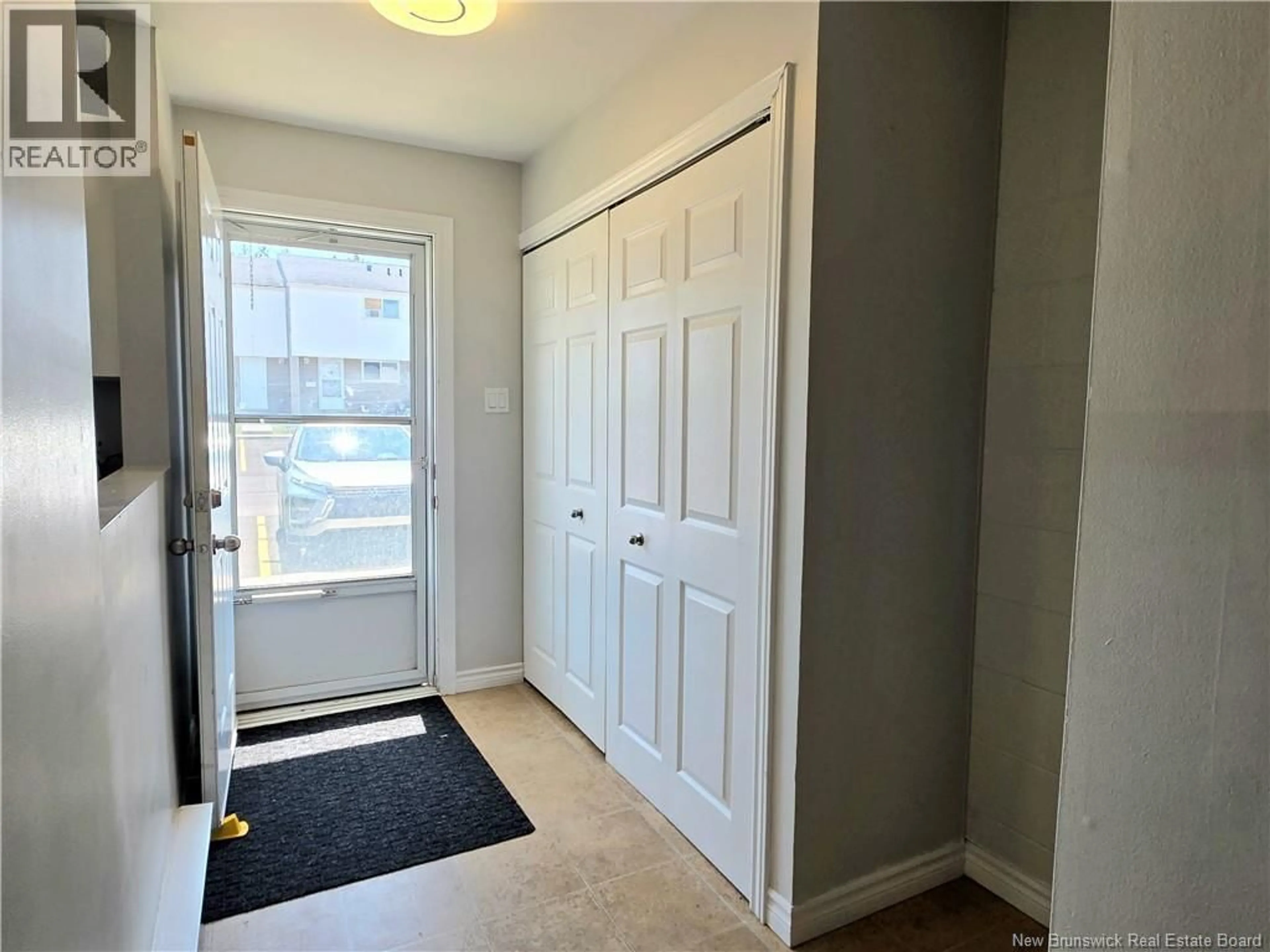 Indoor entryway for 35 - 24 SUFFOLK STREET, Riverview New Brunswick E1B4K6