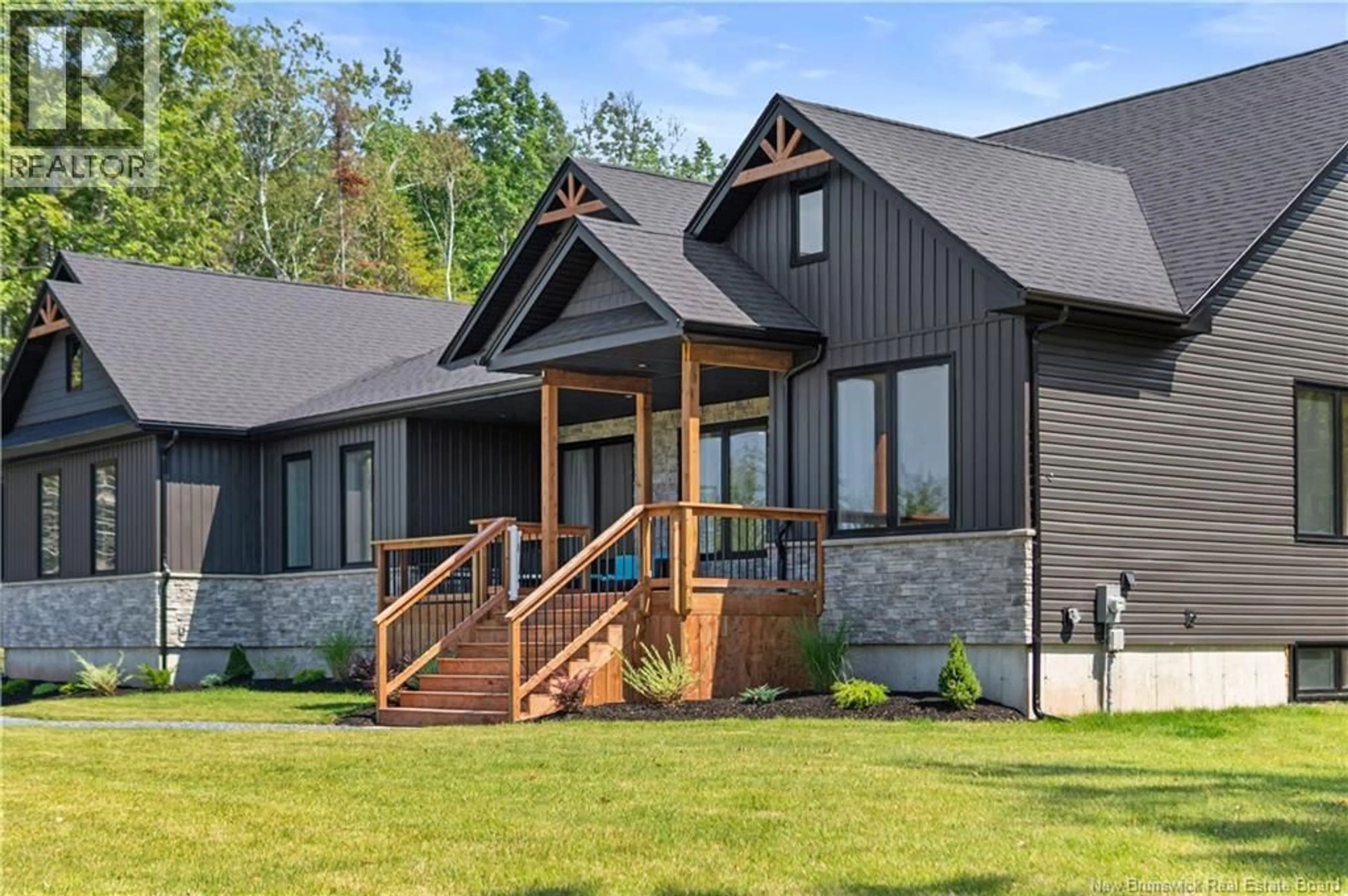 Home with vinyl exterior material, mountain view for 22 CARLINGFORD DRIVE, Quispamsis New Brunswick E2G1Z1