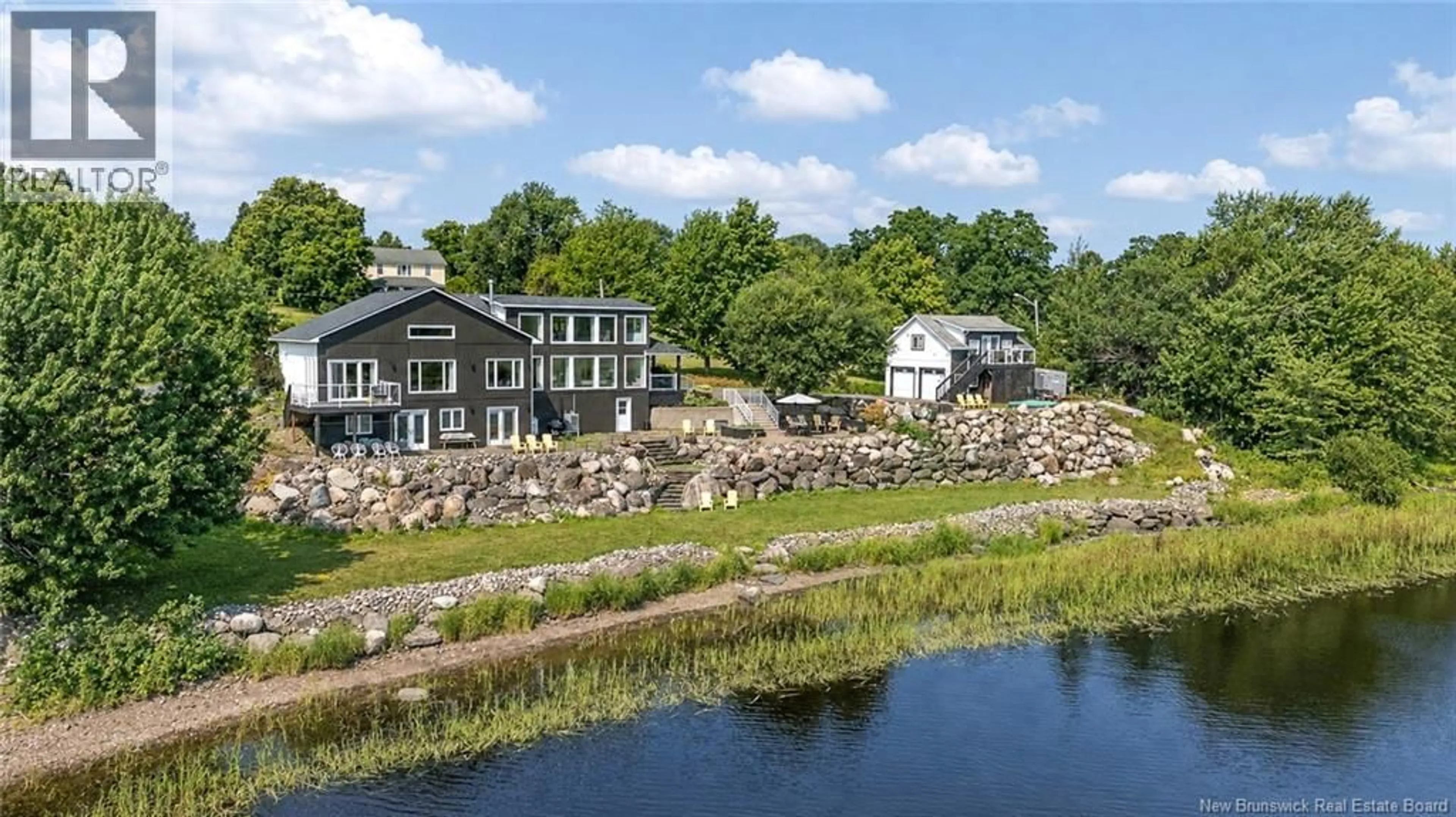 A pic from outside/outdoor area/front of a property/back of a property/a pic from drone, water/lake/river/ocean view for 92 FRONT STREET, Gagetown New Brunswick E5M1A1
