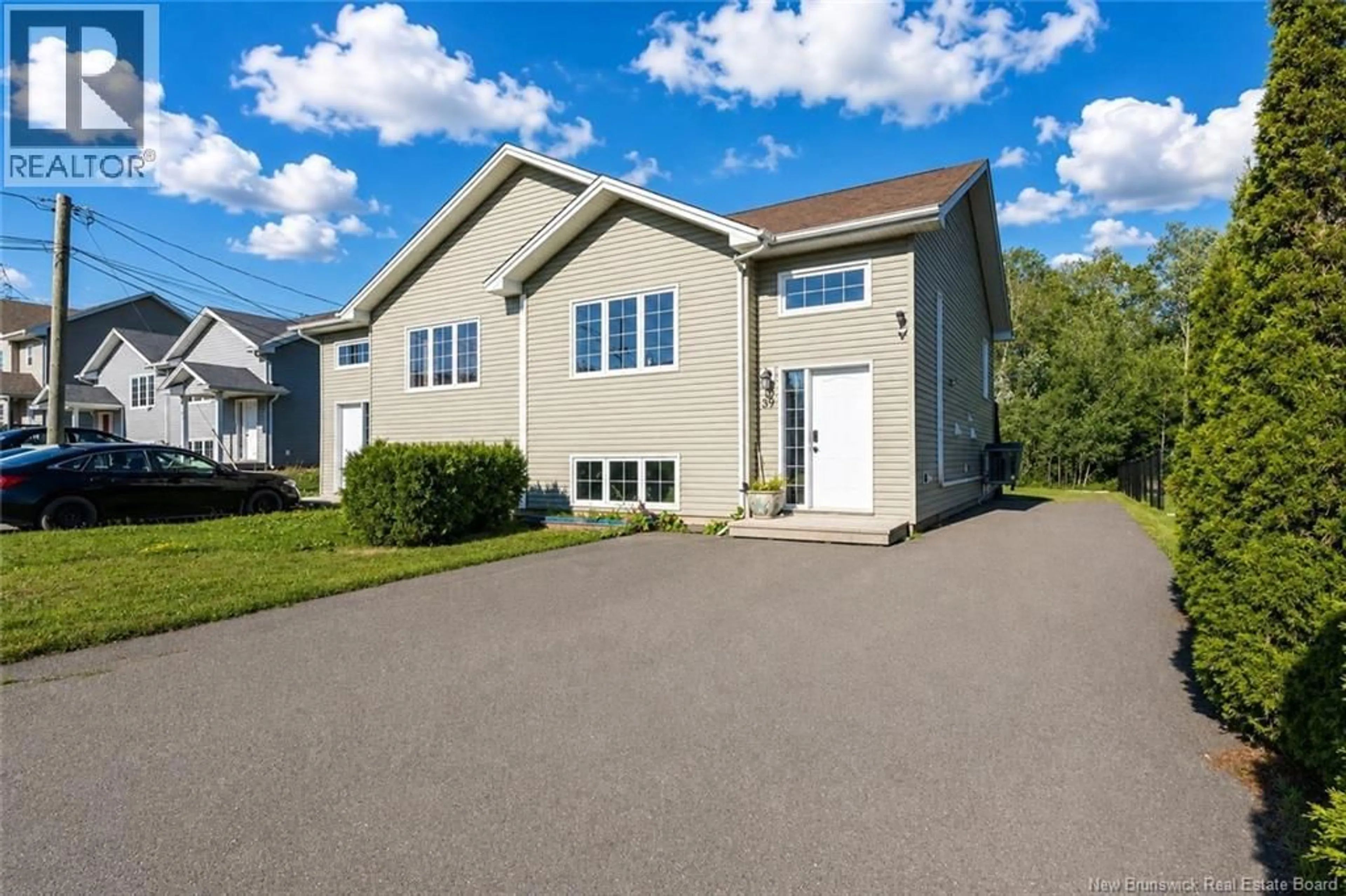 Home with vinyl exterior material, unknown for 39 WHISPERWOOD DRIVE, Moncton New Brunswick E1G0P7
