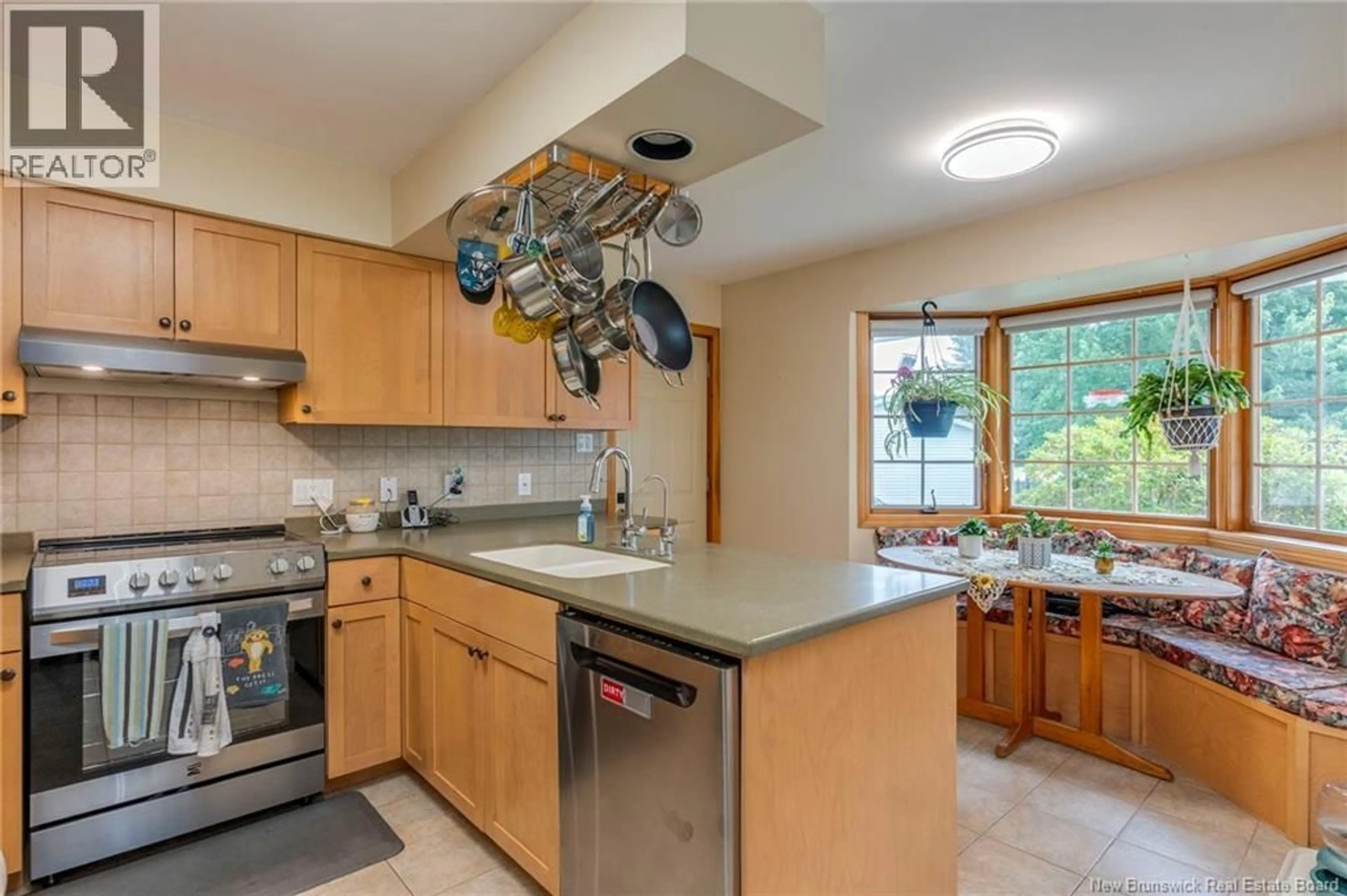 Standard kitchen, ceramic/tile floor for 4 ASHWOOD COURT, Quispamsis New Brunswick E2E1V5