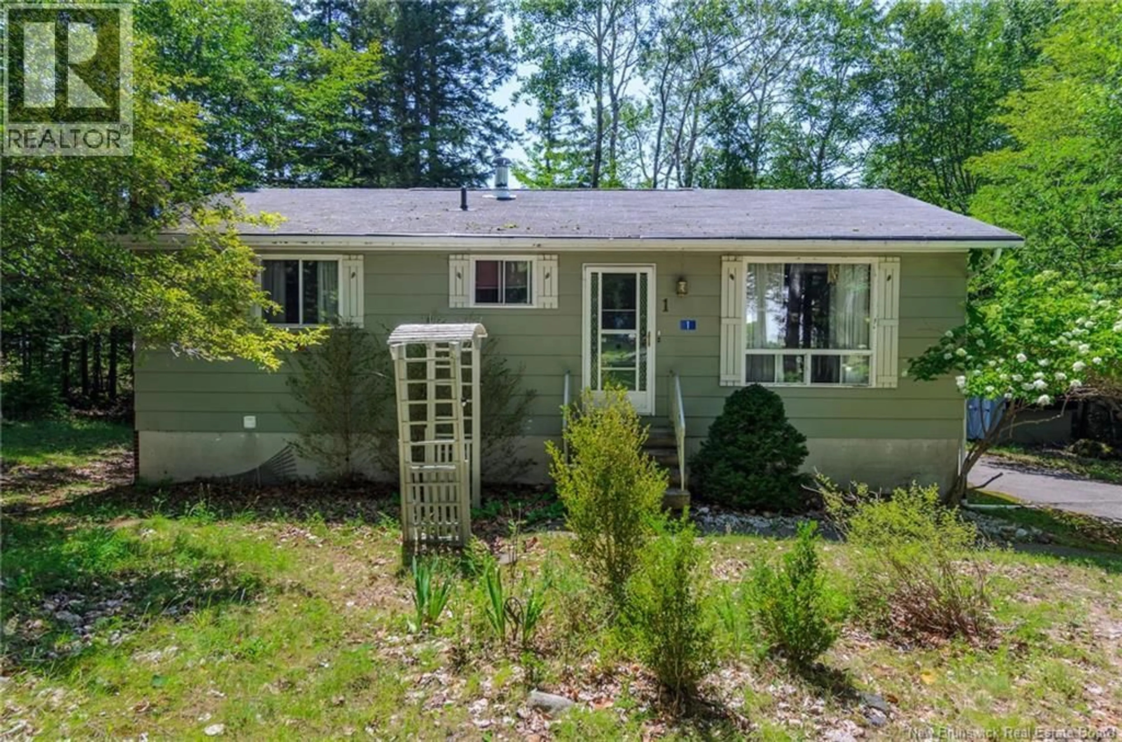 A pic from outside/outdoor area/front of a property/back of a property/a pic from drone, unknown for 1 PARKWOOD DRIVE, Quispamsis New Brunswick E2E1P4