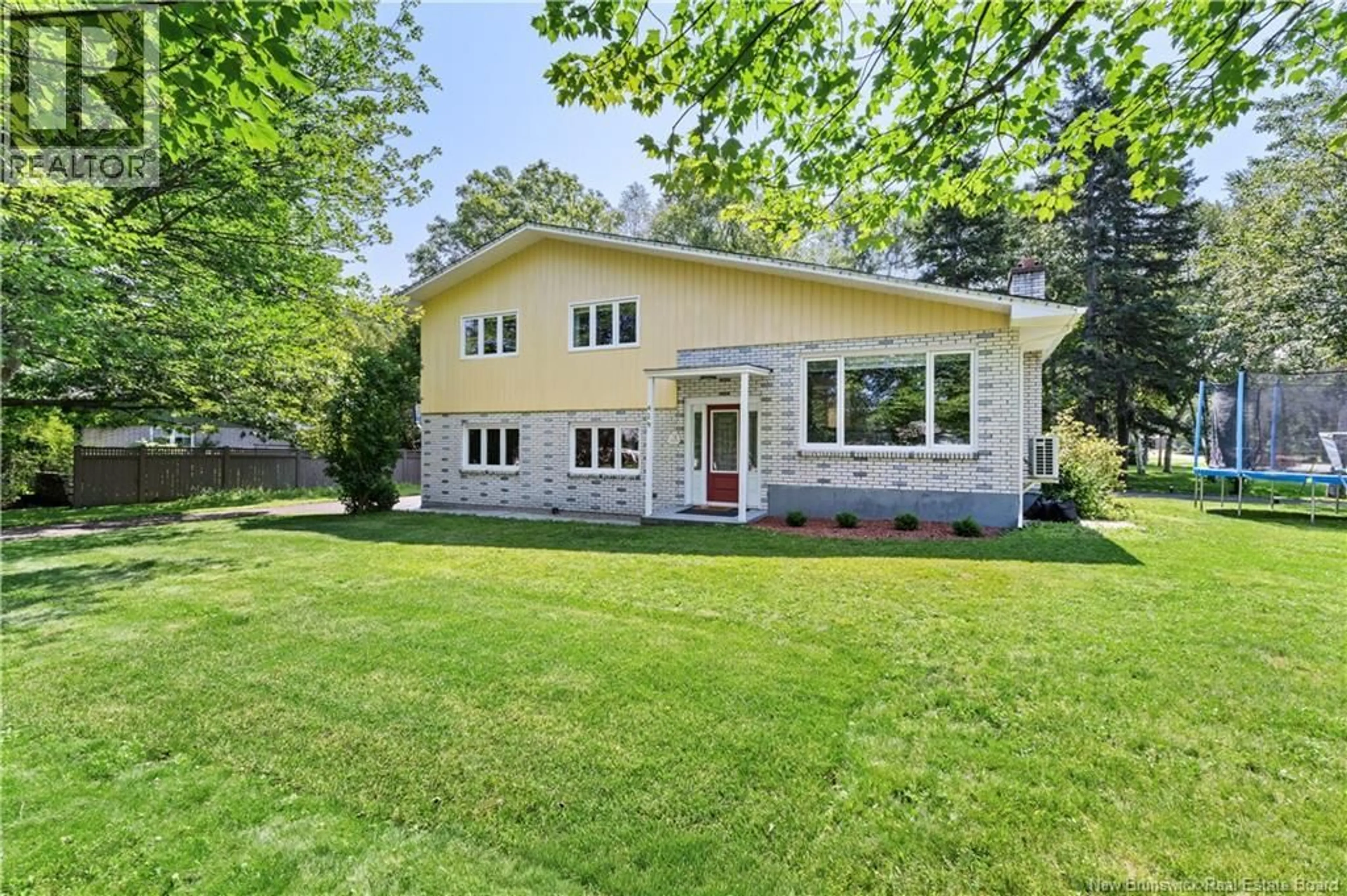 Home with vinyl exterior material, street for 429 BEAUPORT STREET, Shediac New Brunswick E4P1G4