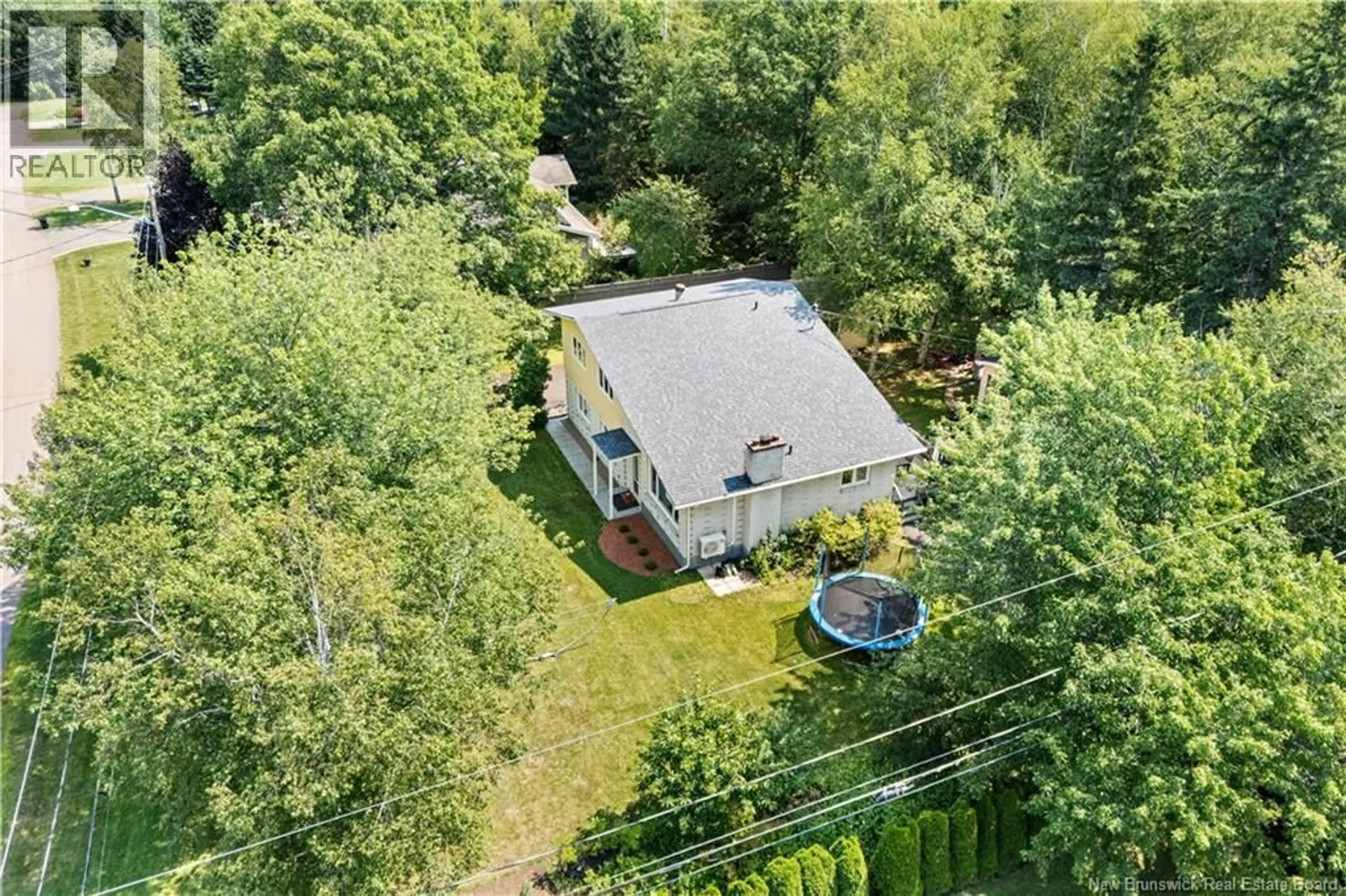 A pic from outside/outdoor area/front of a property/back of a property/a pic from drone, street for 429 BEAUPORT STREET, Shediac New Brunswick E4P1G4