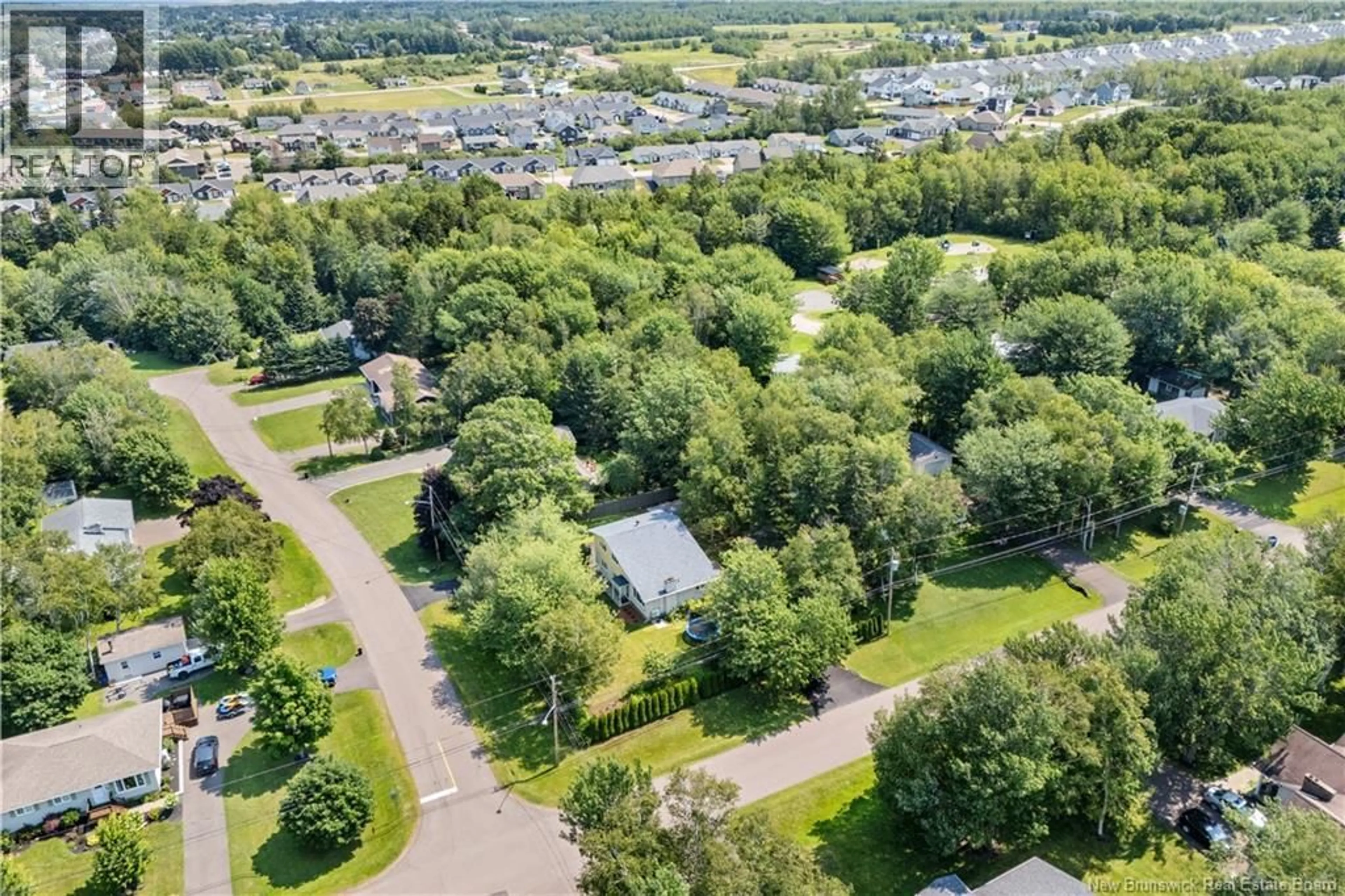 A pic from outside/outdoor area/front of a property/back of a property/a pic from drone, unknown for 429 BEAUPORT STREET, Shediac New Brunswick E4P1G4