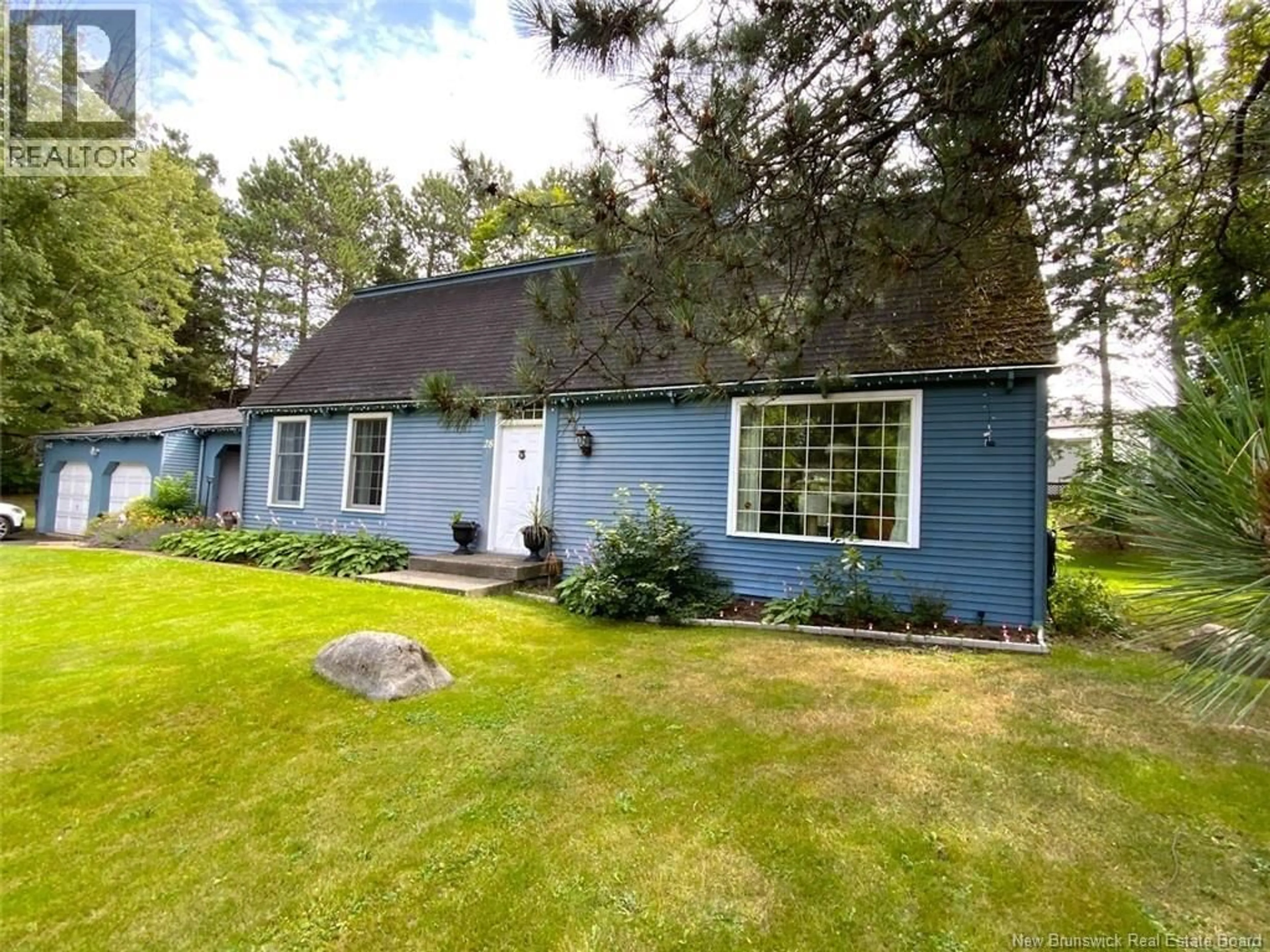 Home with vinyl exterior material, unknown for 28 LAWSON STREET, Edmundston New Brunswick E3V1Z4